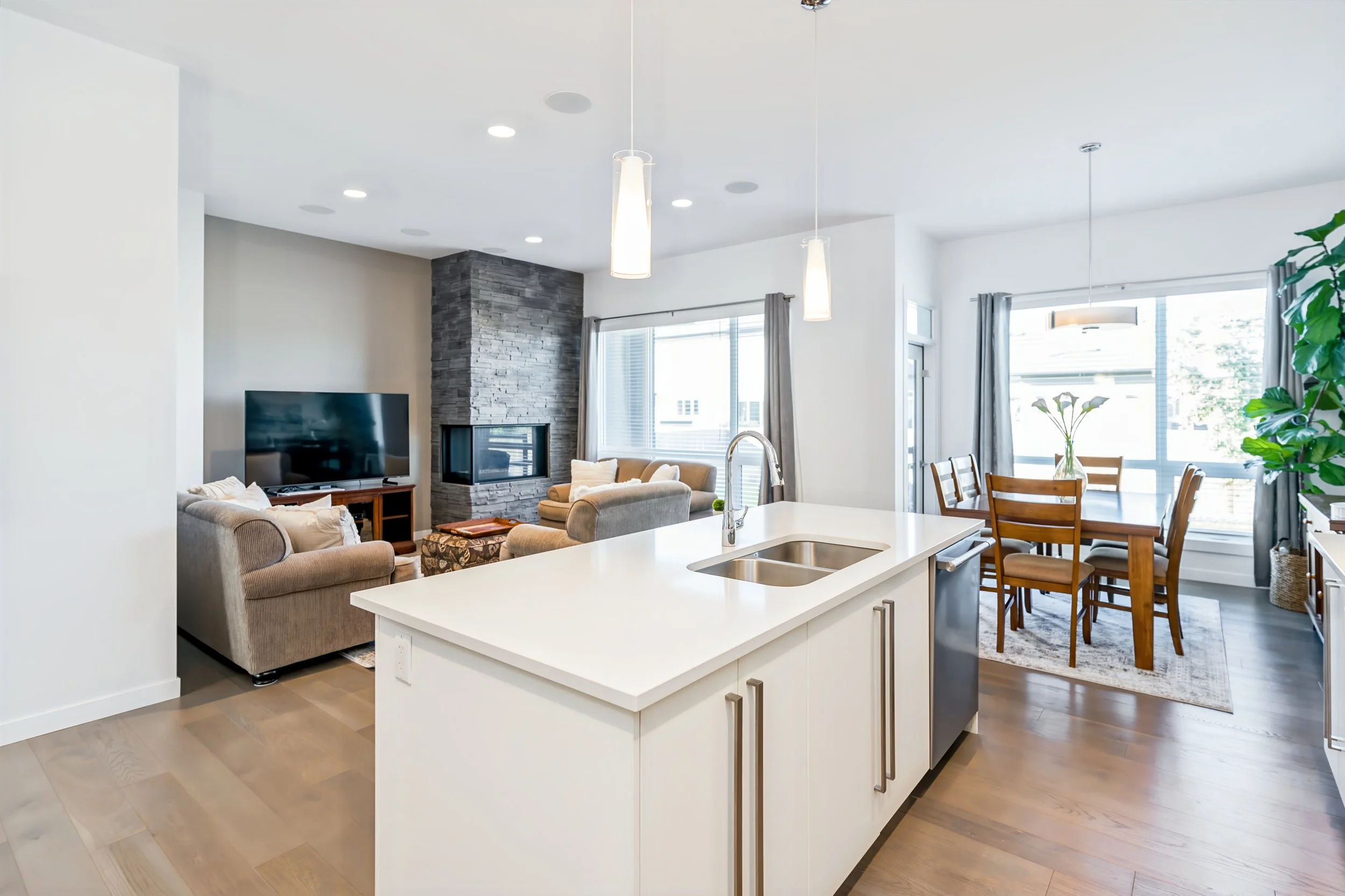 008 Hardwood floors in River Park South bungalow.jpg