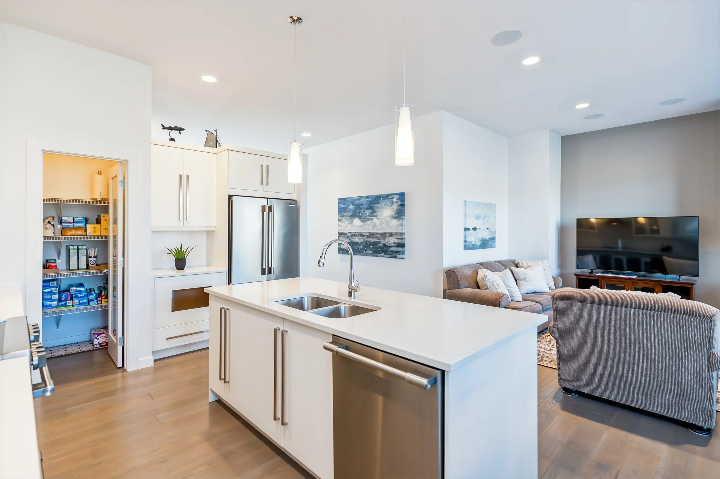 009 White kitchen with quartz countertops in Winnipeg home.jpg