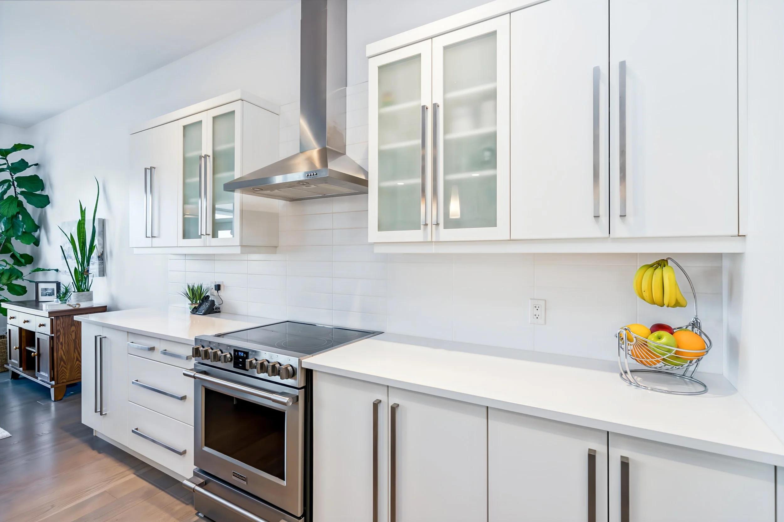 011 Modern white kitchen at 10 Blackheath Close.jpg