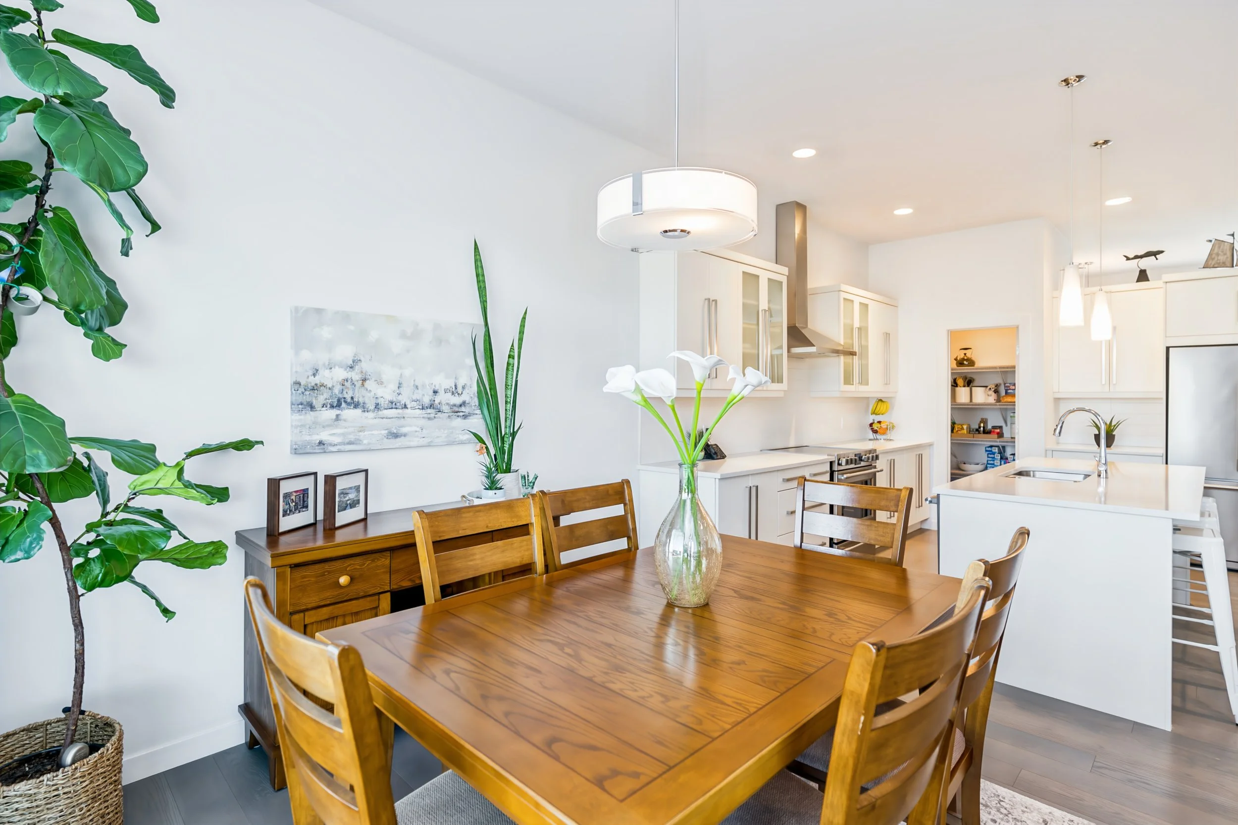 014 Dining area in River Park South Artista bungalow.jpg