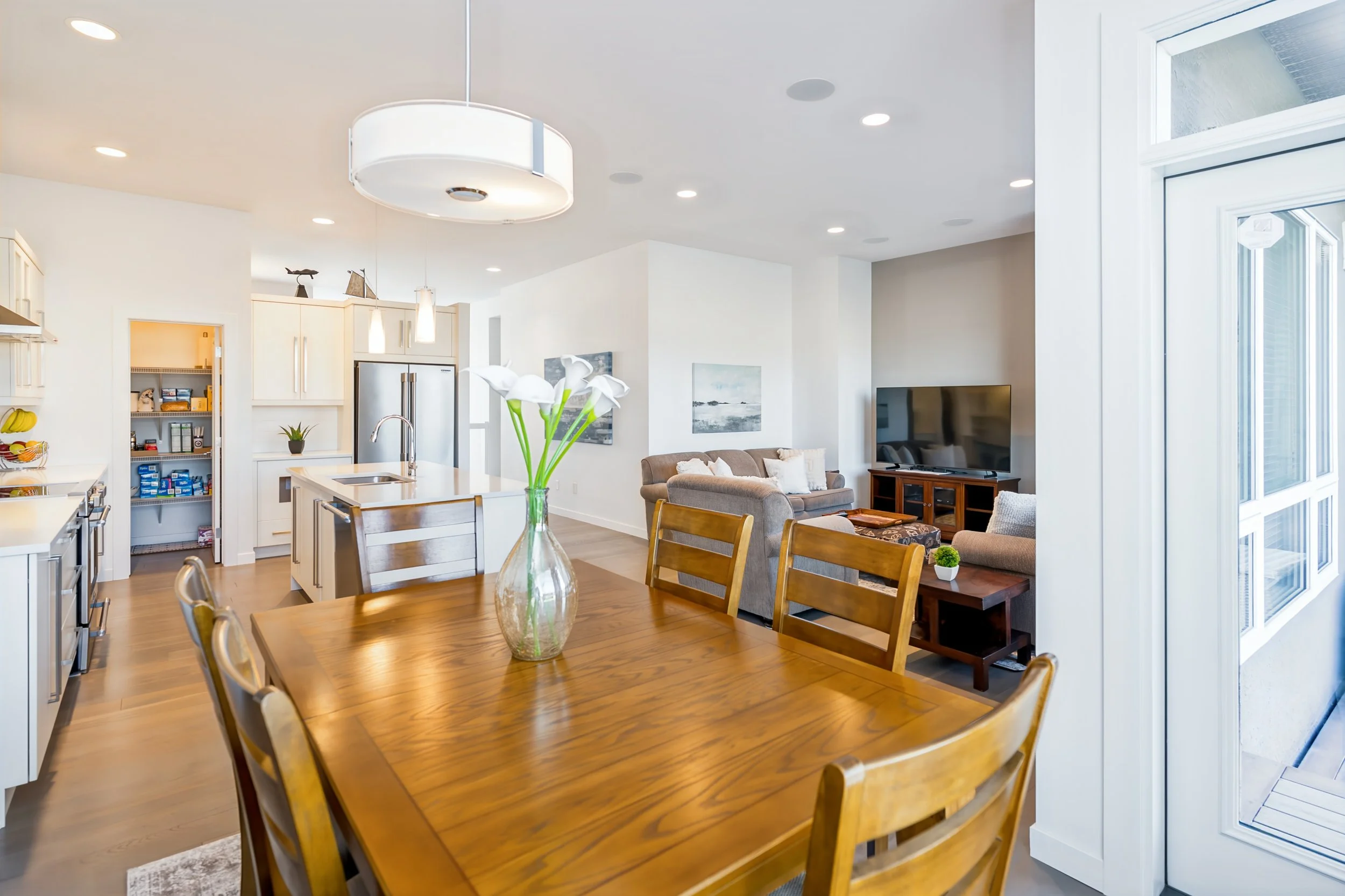 016 Open kitchen and dining area in Winnipeg bungalow.jpg