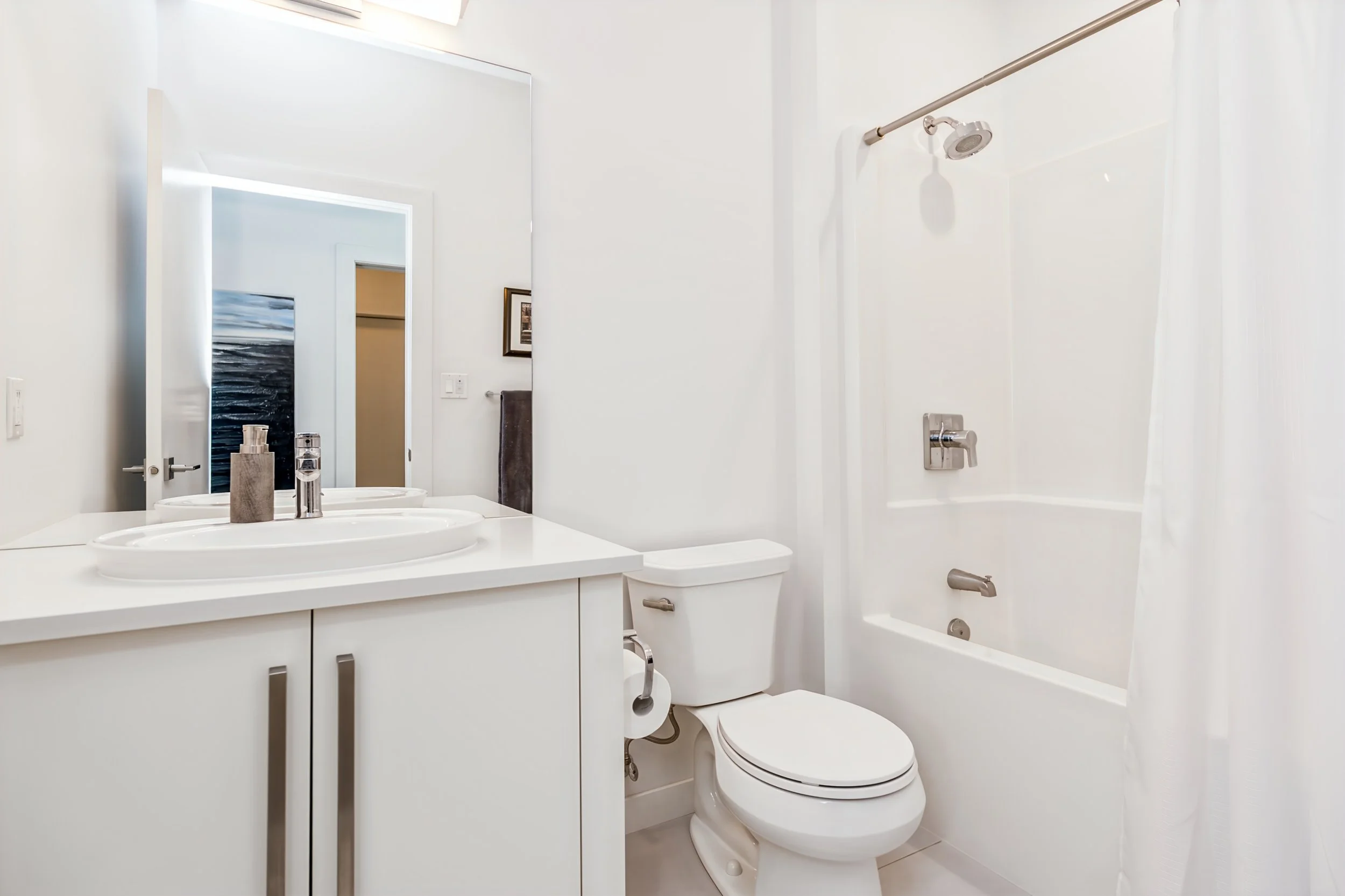 028 Main floor fourth bathroom.jpg