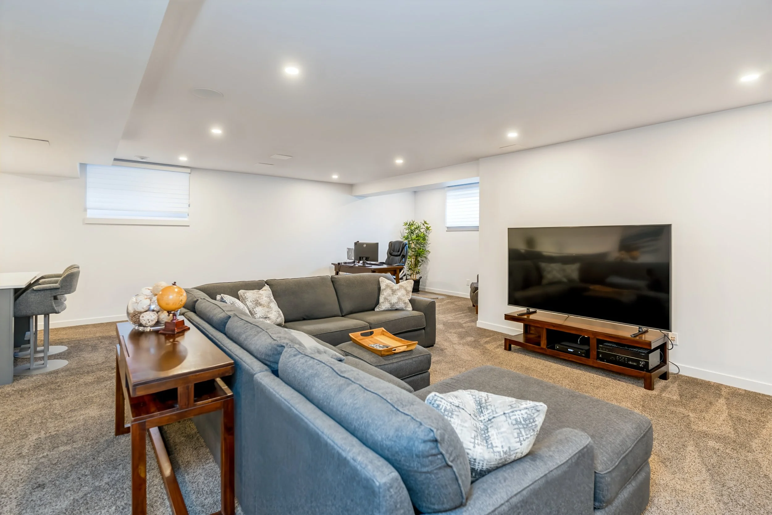 040 homes for large families in winnipeg manitoba.jpg