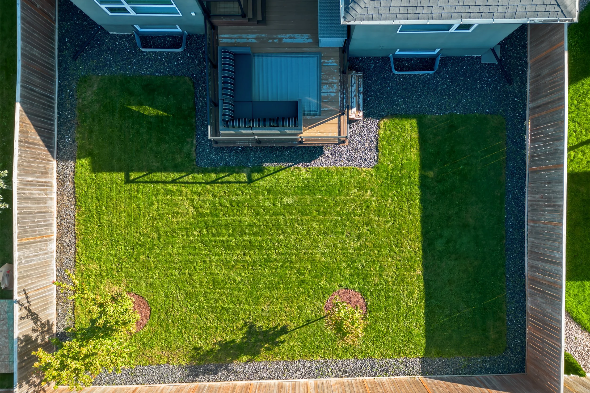 053 Exterior of 10 Blackheath Close Winnipeg.jpg
