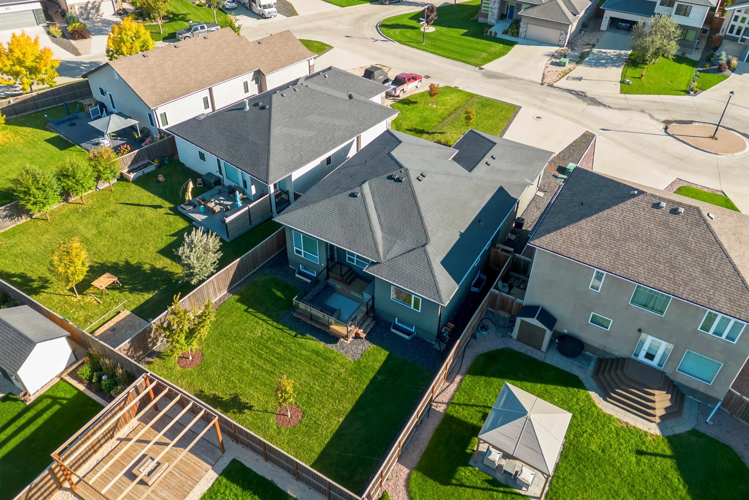 055 Artista-built bungalow in Winnipeg Manitoba.jpg