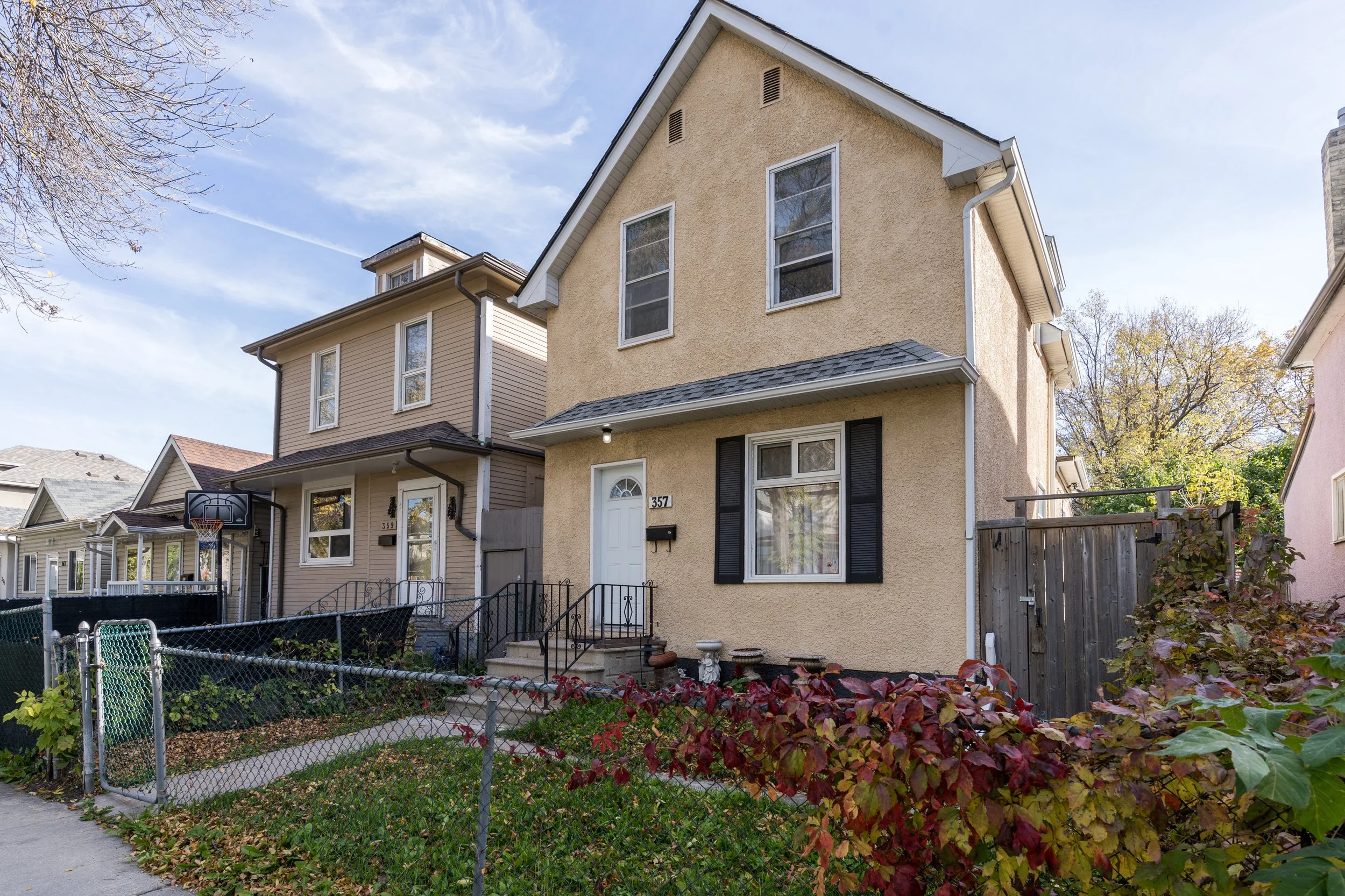 357 Simcoe Street, West End