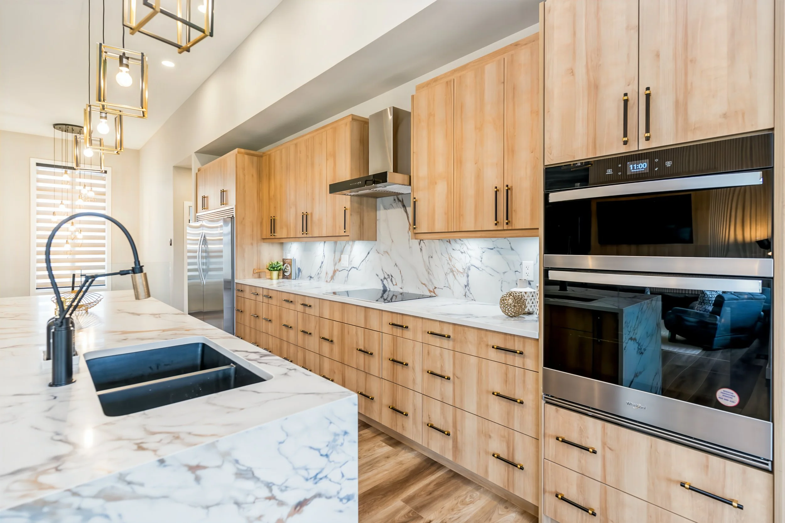 023 luxury homes winnipeg manitoba.jpg