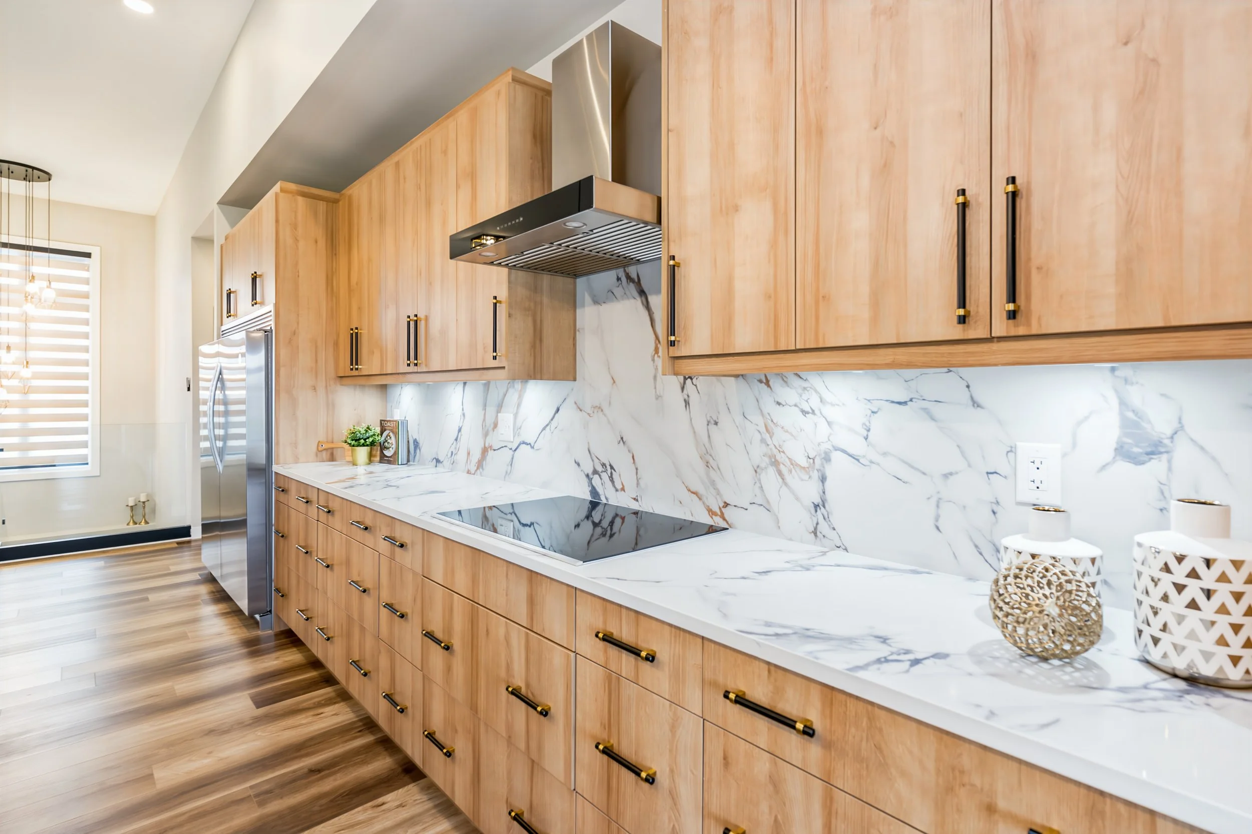 024 Main kitchen with access to the adjoining spice kitchen..jpg