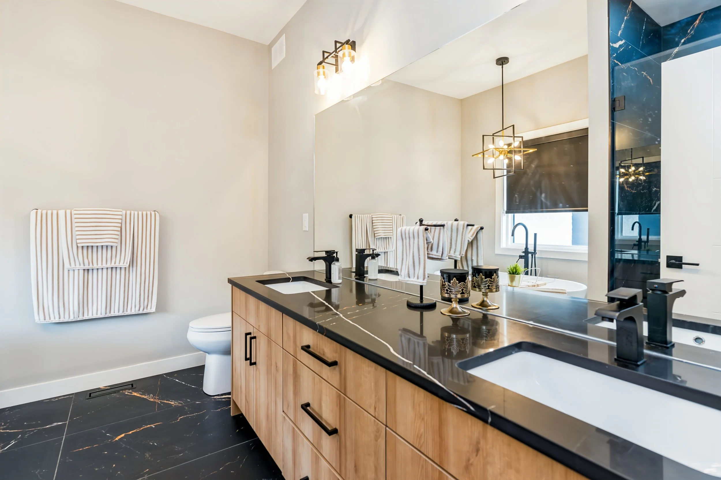 039 Primary ensuite vanity with two sinks and quartz-style finishes..jpg
