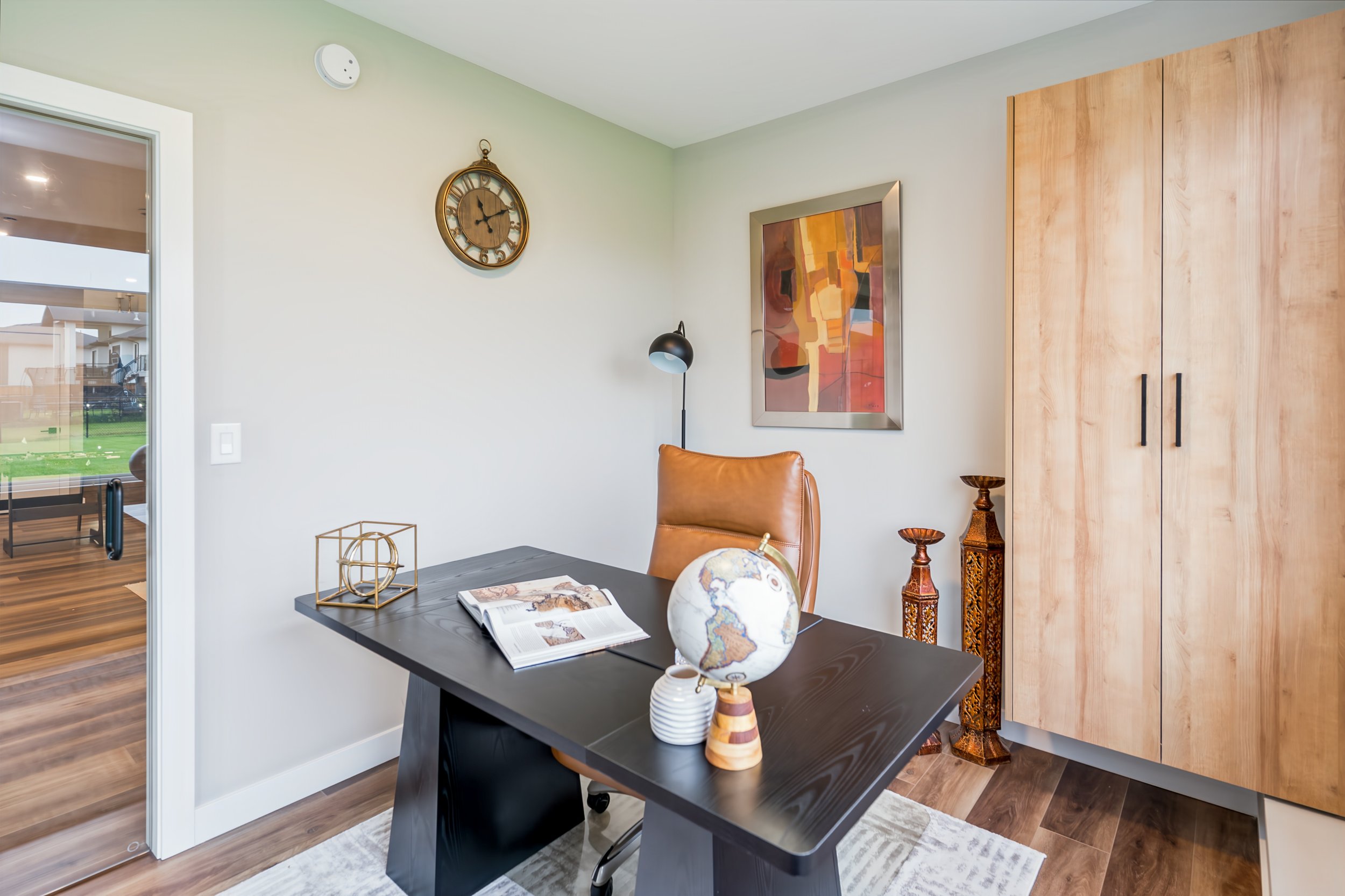 072 luxury home offices in Headingley Manitoba.jpg
