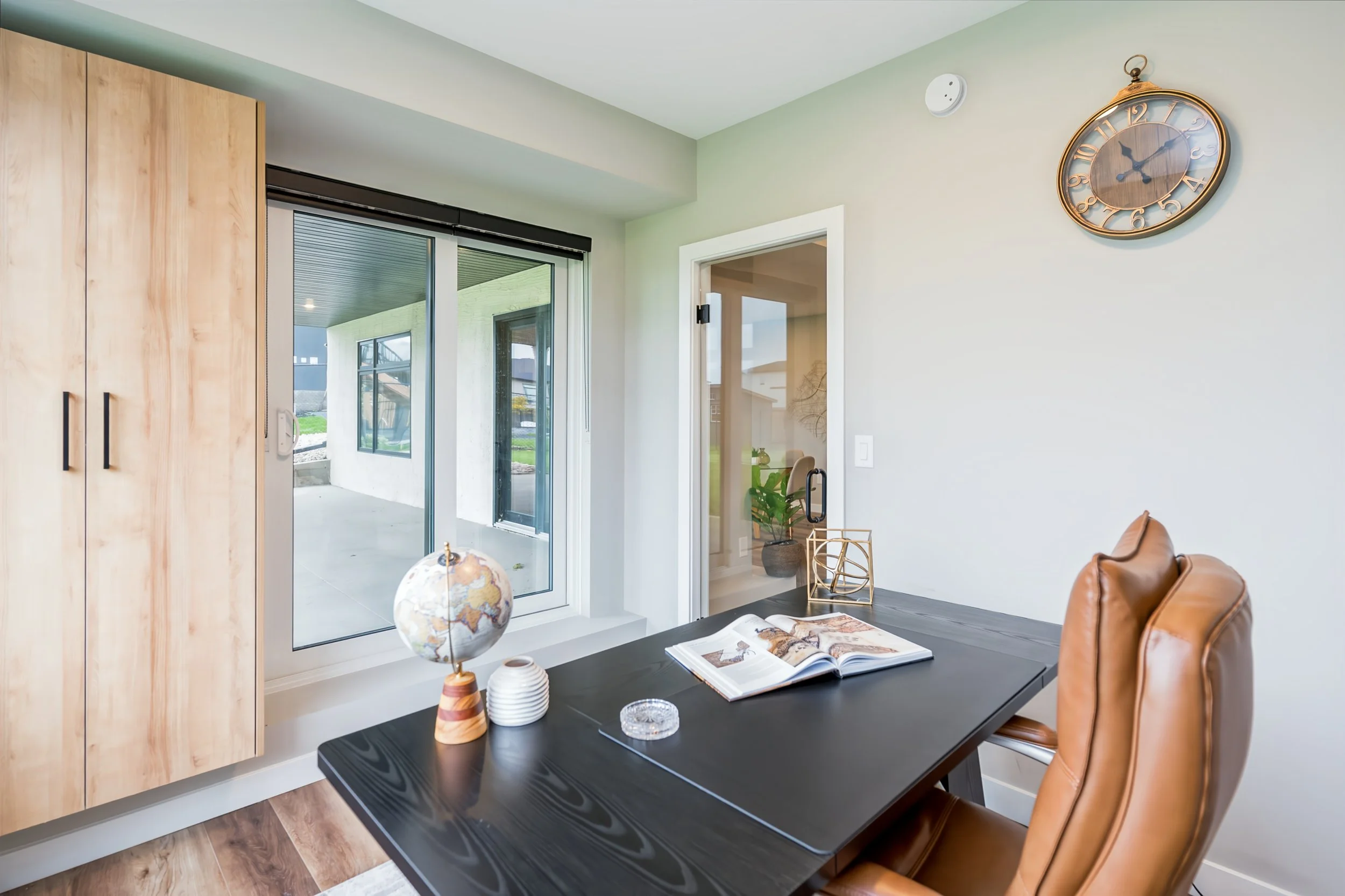 073 Home Offices with private entrances Headingley Manitoba.jpg