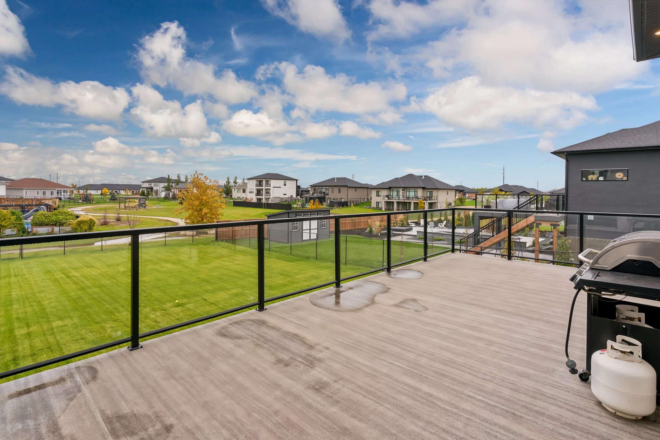 077 Oversized rear deck overlooking the fenced backyard..jpg