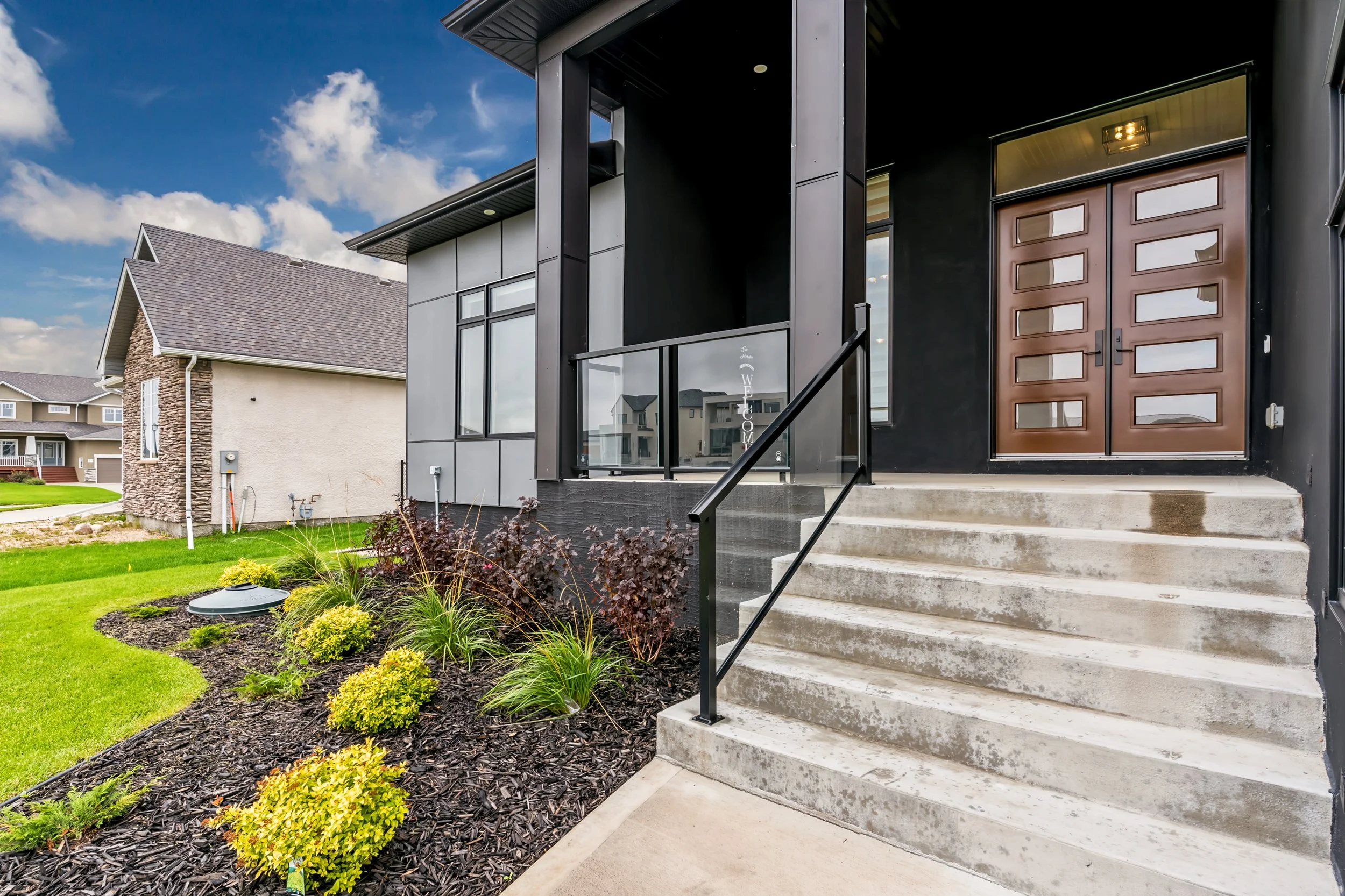 079 luxury Home exterior in Headingley Manitoba.jpg