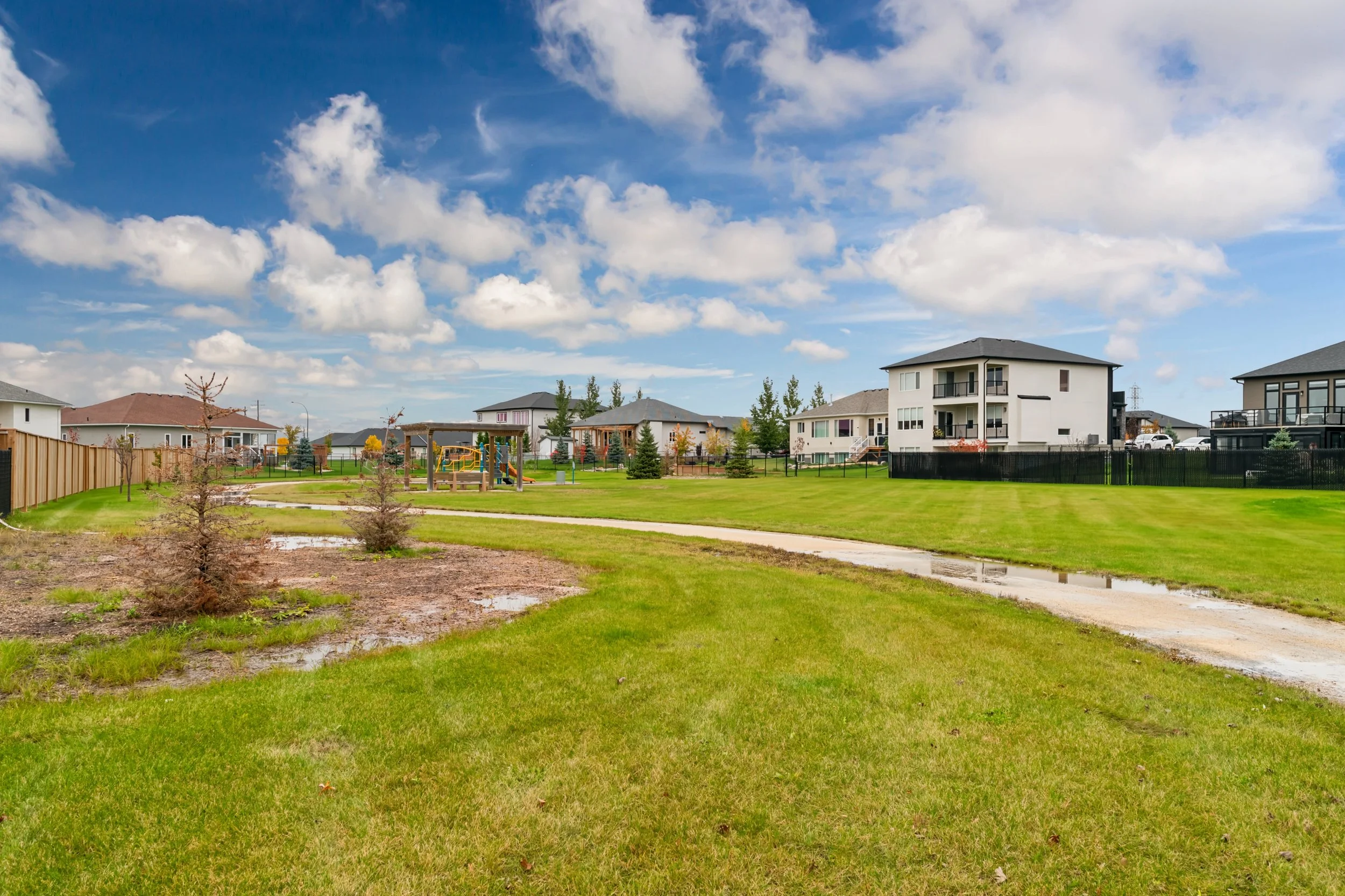 088 walking trails in your backyard in this Headingley Home.jpg