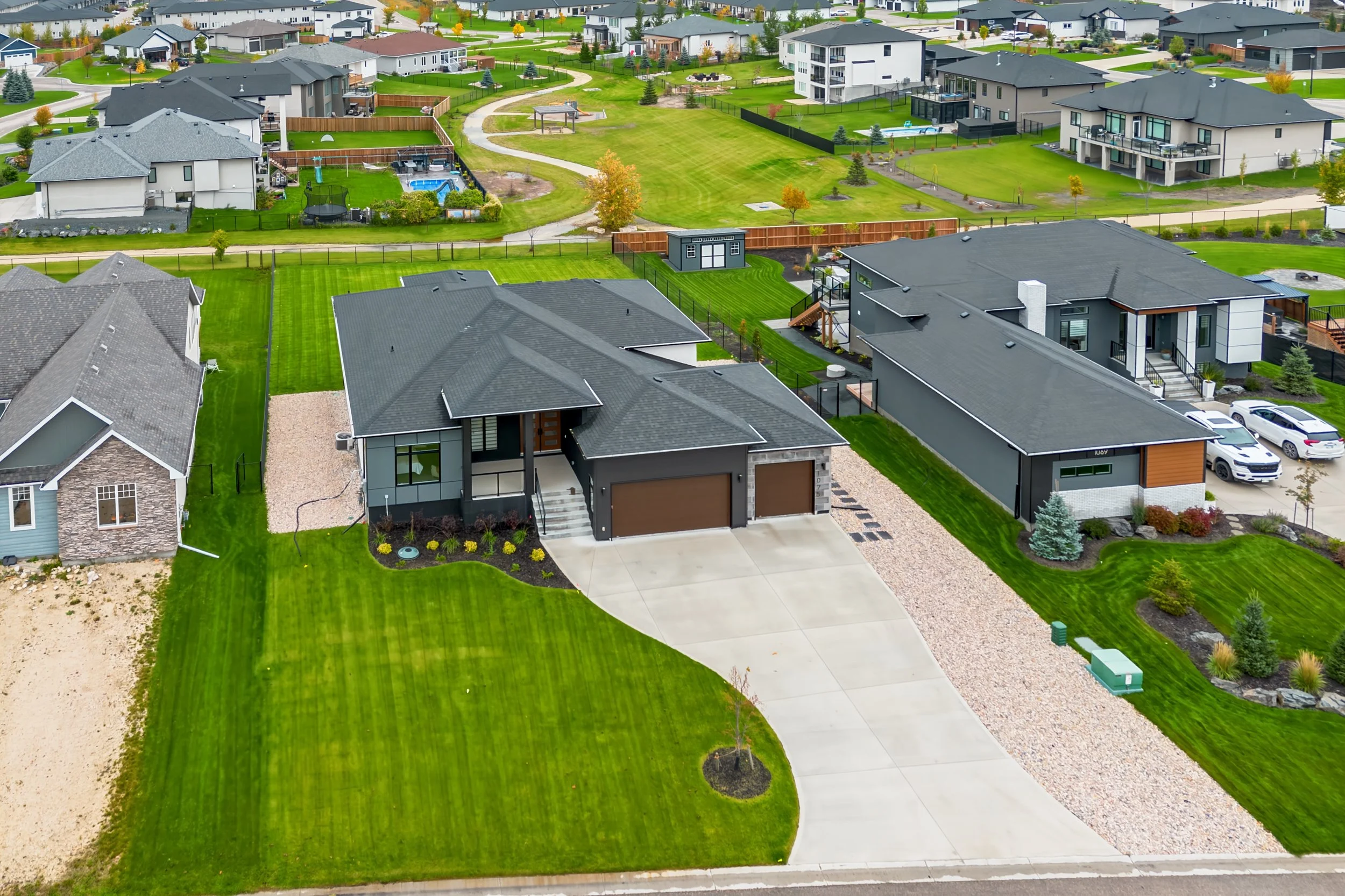 090 Headingley Manitoba Home luxury living.jpg