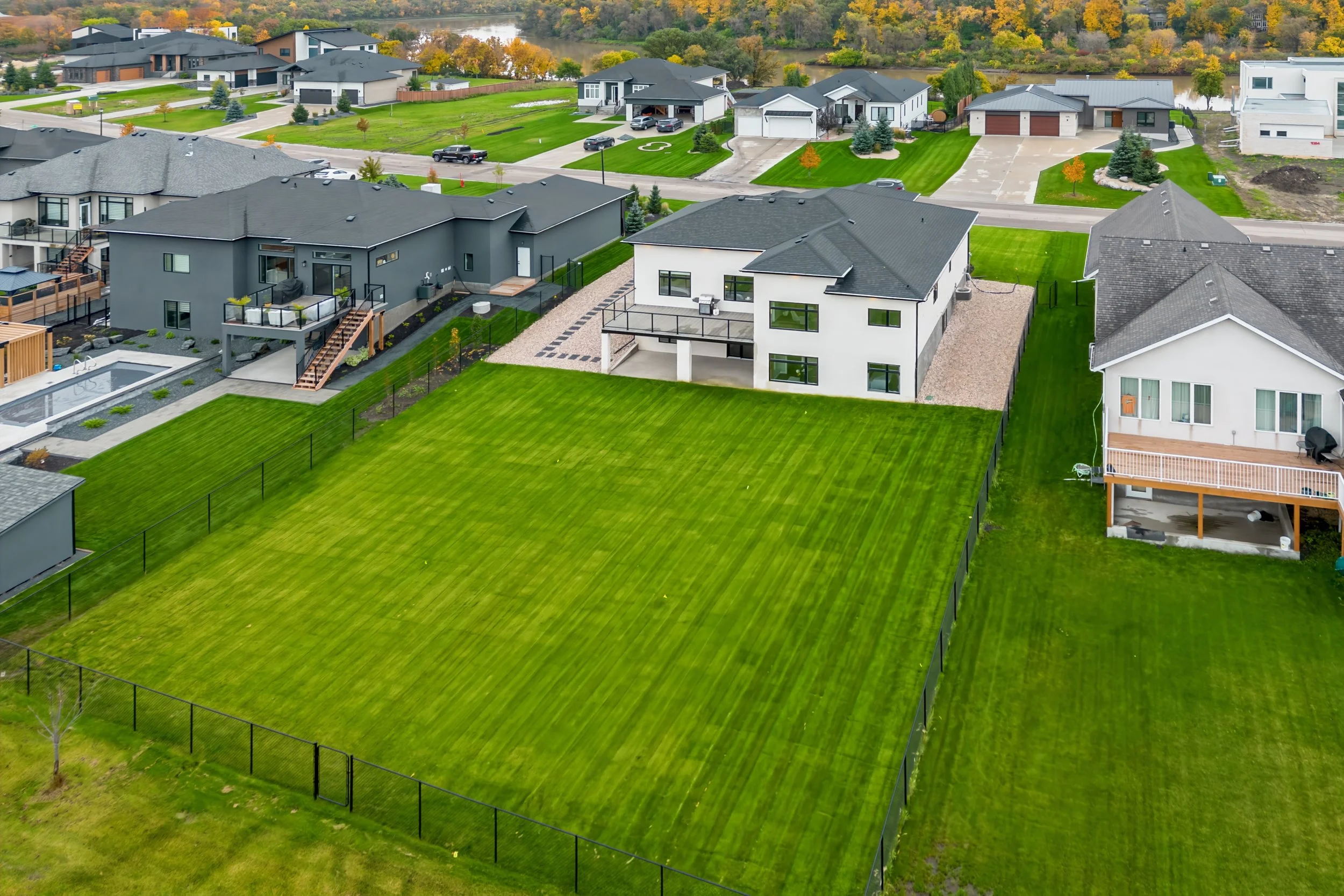 093 headingley manitoba luxury homes.jpg