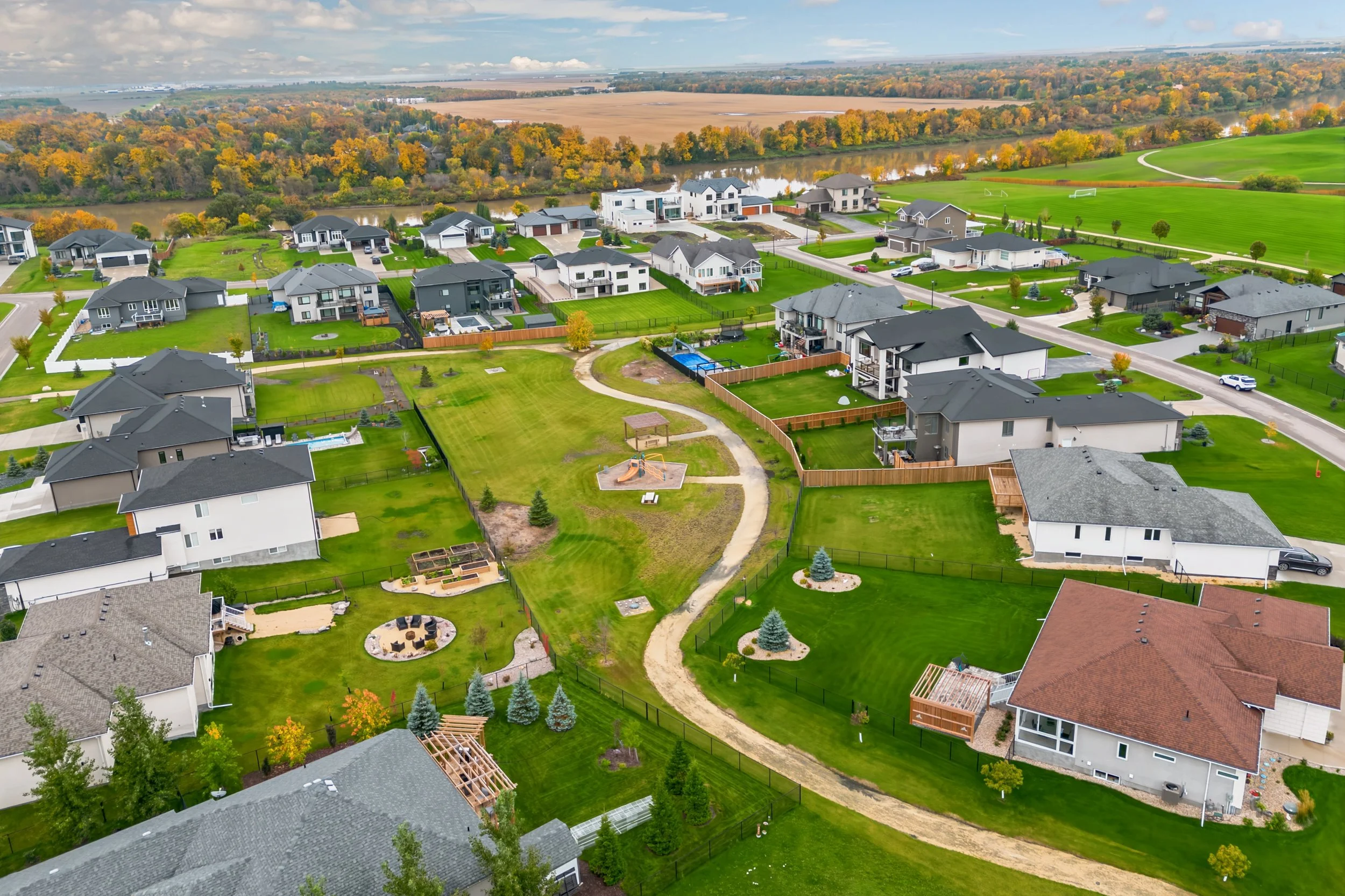 097 headingley north community and walking paths.jpg