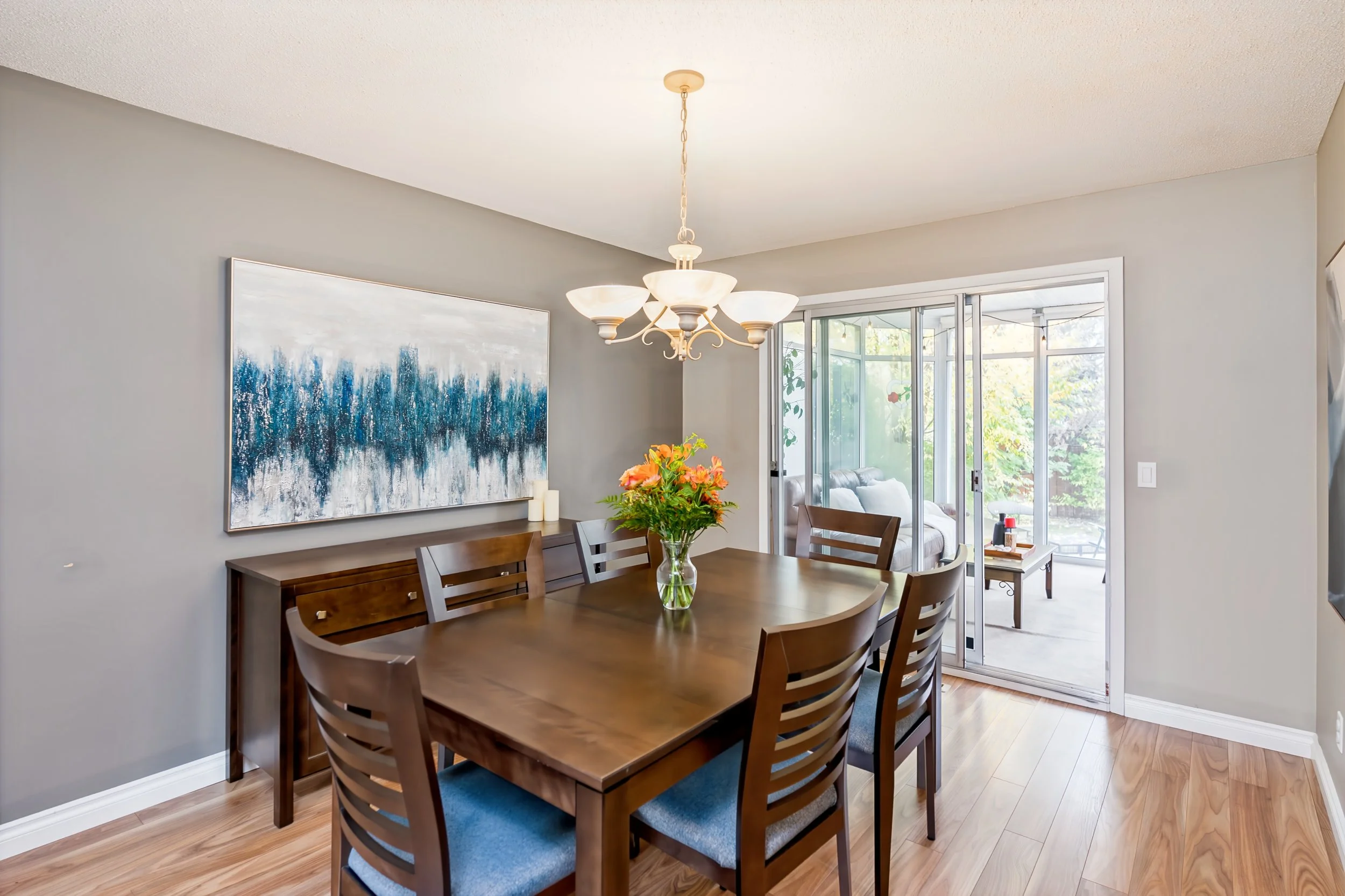 016 Dining area adjoining the main-floor living room..jpg