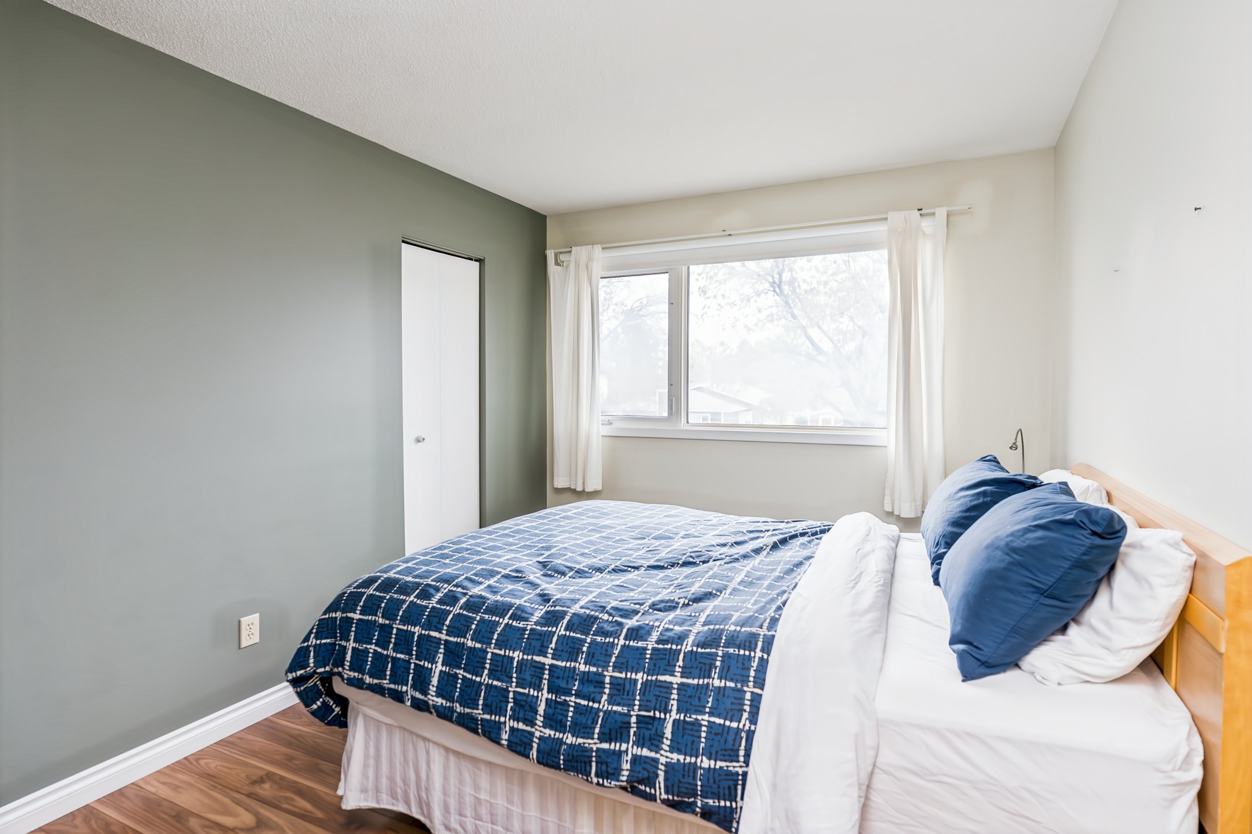 028 Third upstairs bedroom with laminate flooring..jpg