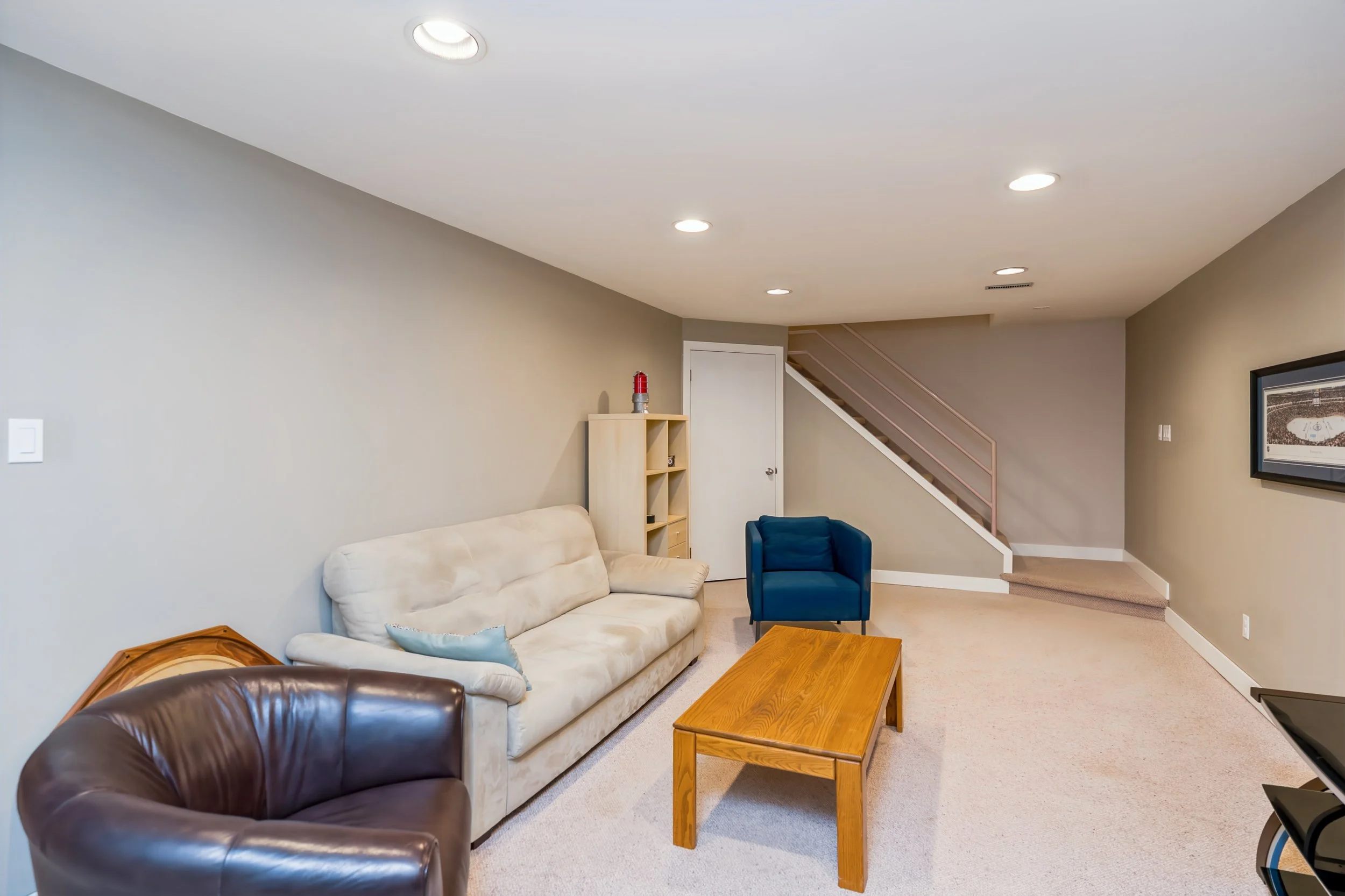 035 Gas fireplace in the basement rec room..jpg