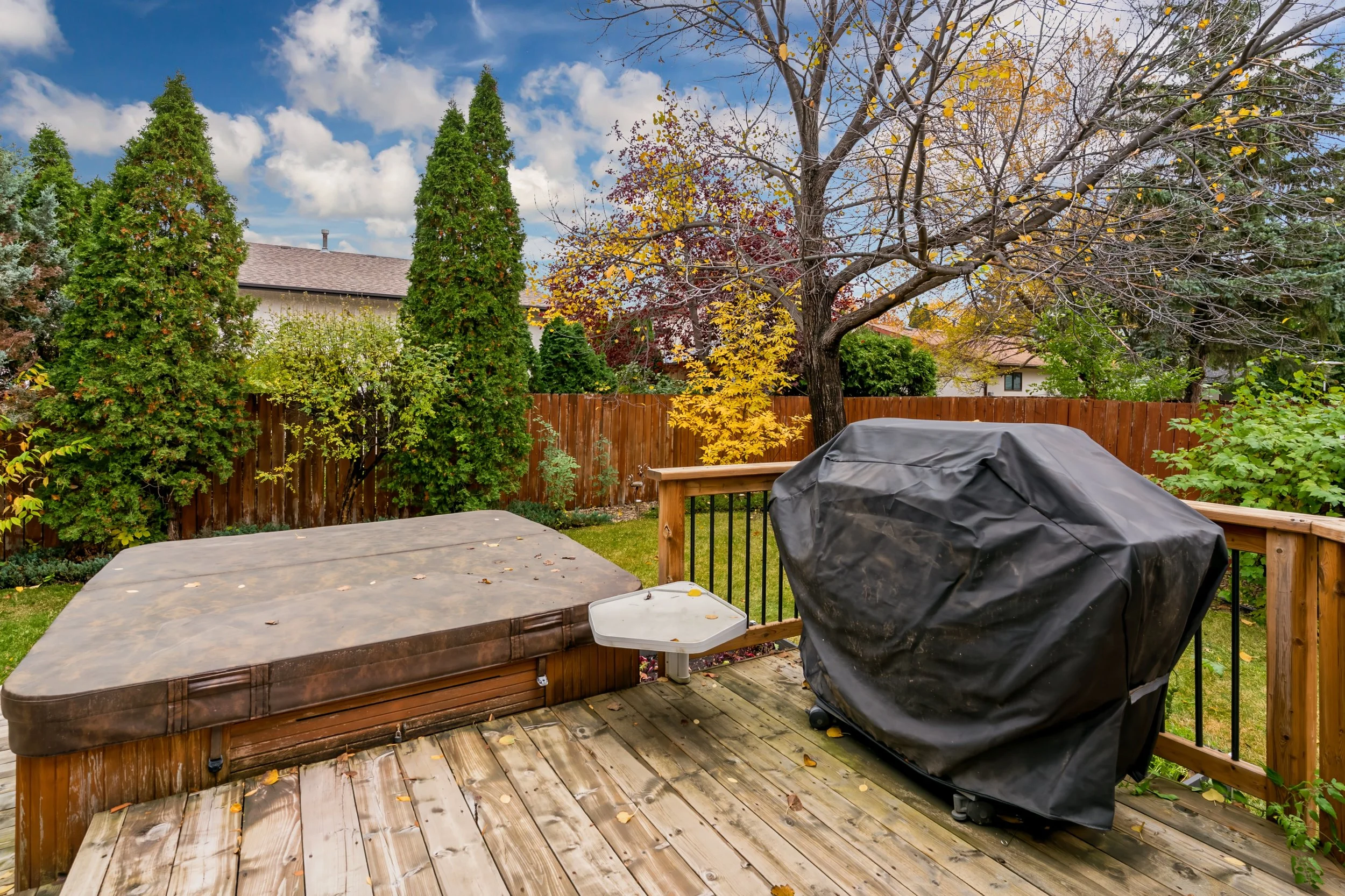 046 homes with hot tubs in winnipeg manitoba.jpg
