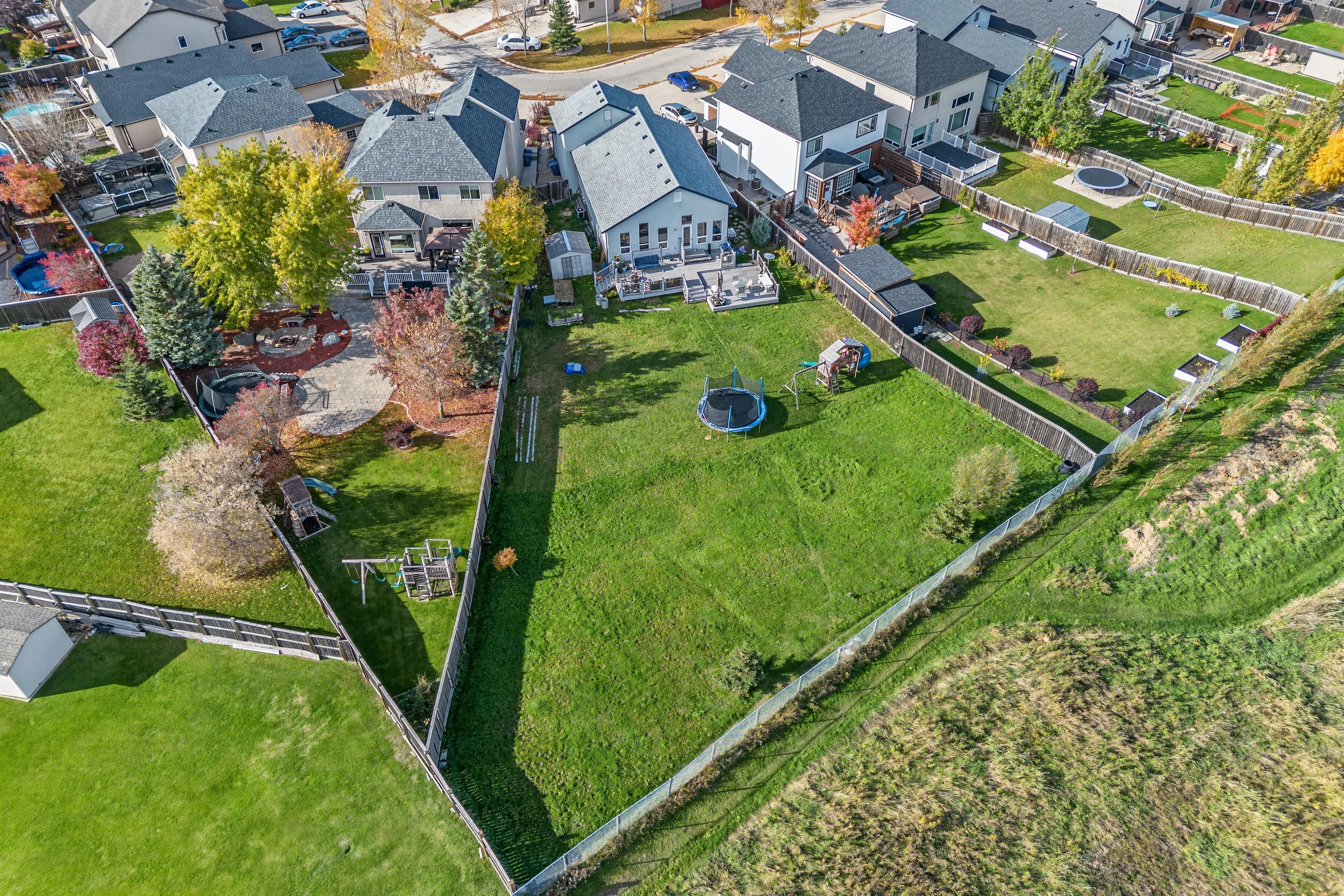 004 Homes with large lots in Transcona Manitoba.jpeg