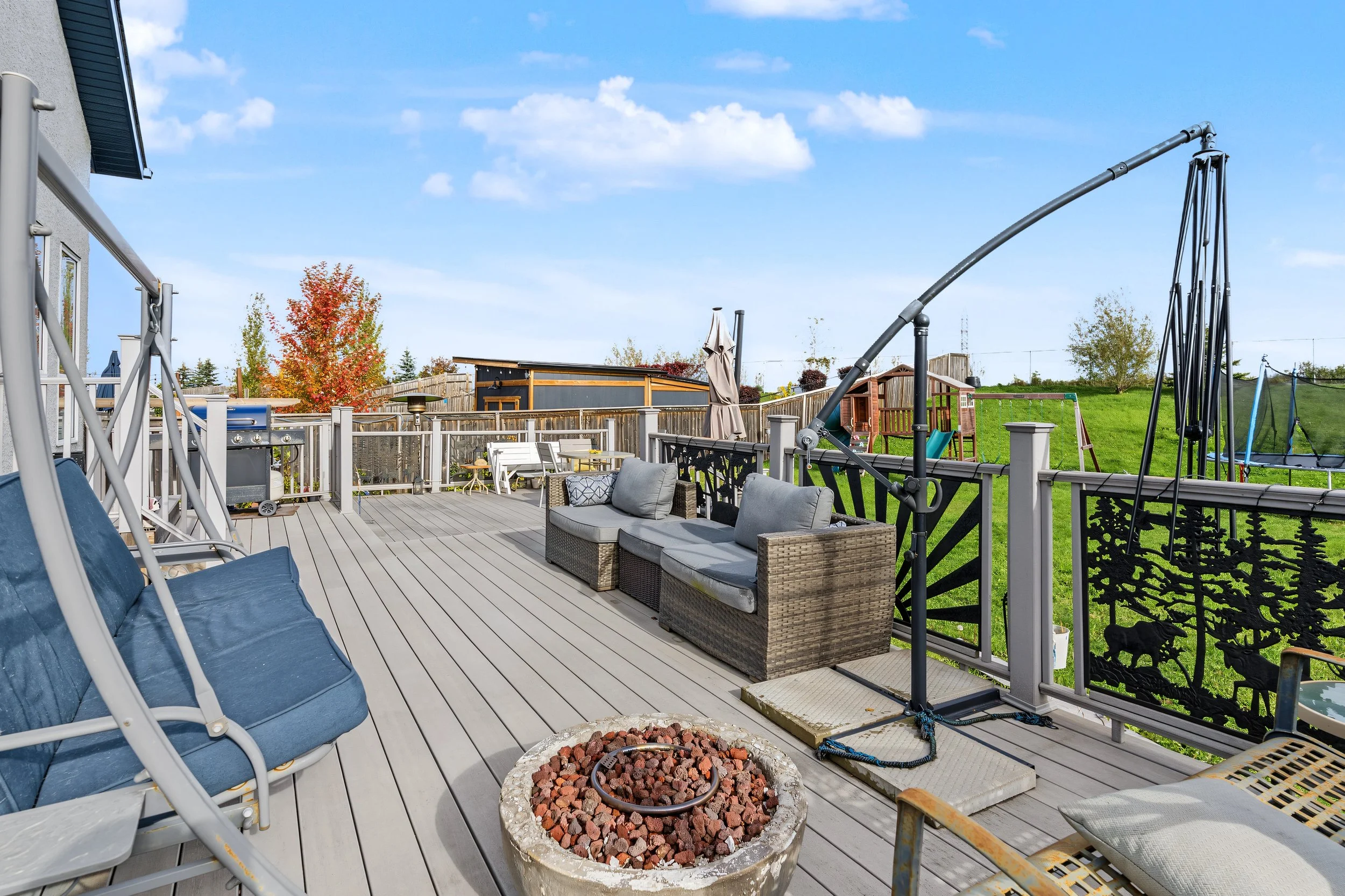 036 Homes with huge yards in Transcona Manitoba.jpeg