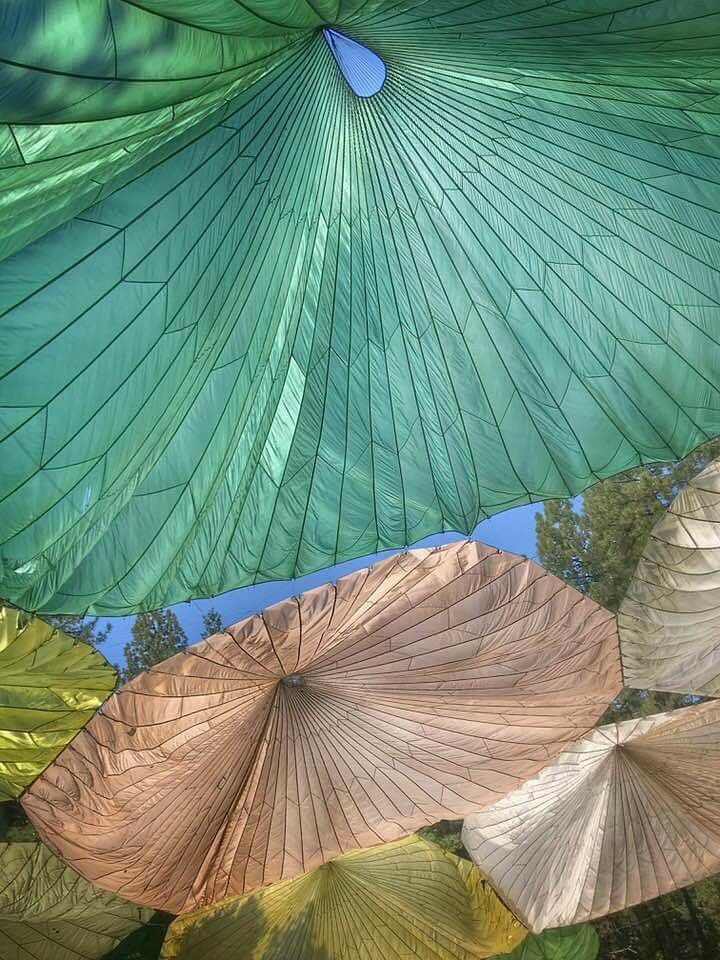 A working METIER moodboard.

Color, texture, and atmosphere  before decisions crystalize.