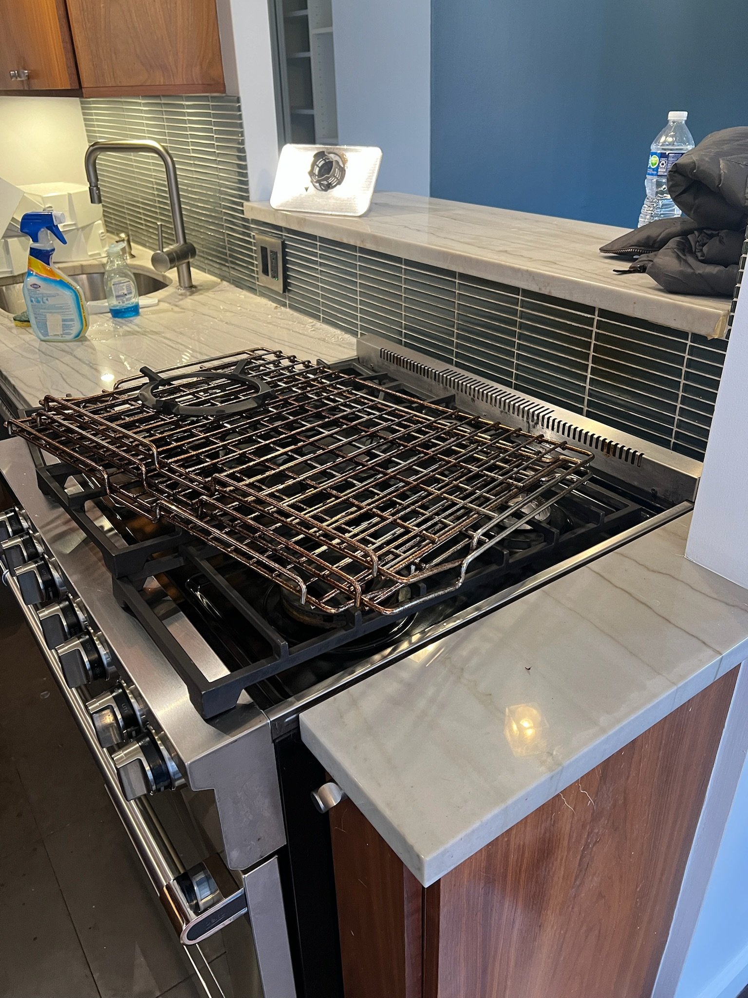 Oven and stovetop deep cleaning in an Upper East Side (UES) kitchen. We scrub and degrease every inch for a like-new shine.