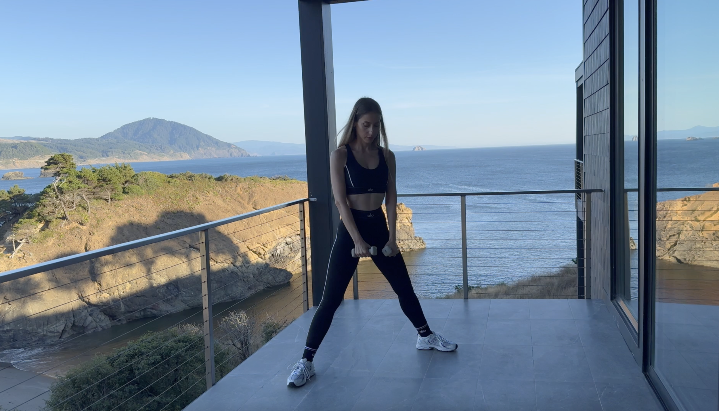 FULL BODY FLOW & MINDFUL MOVEMENT - 22 MIN.