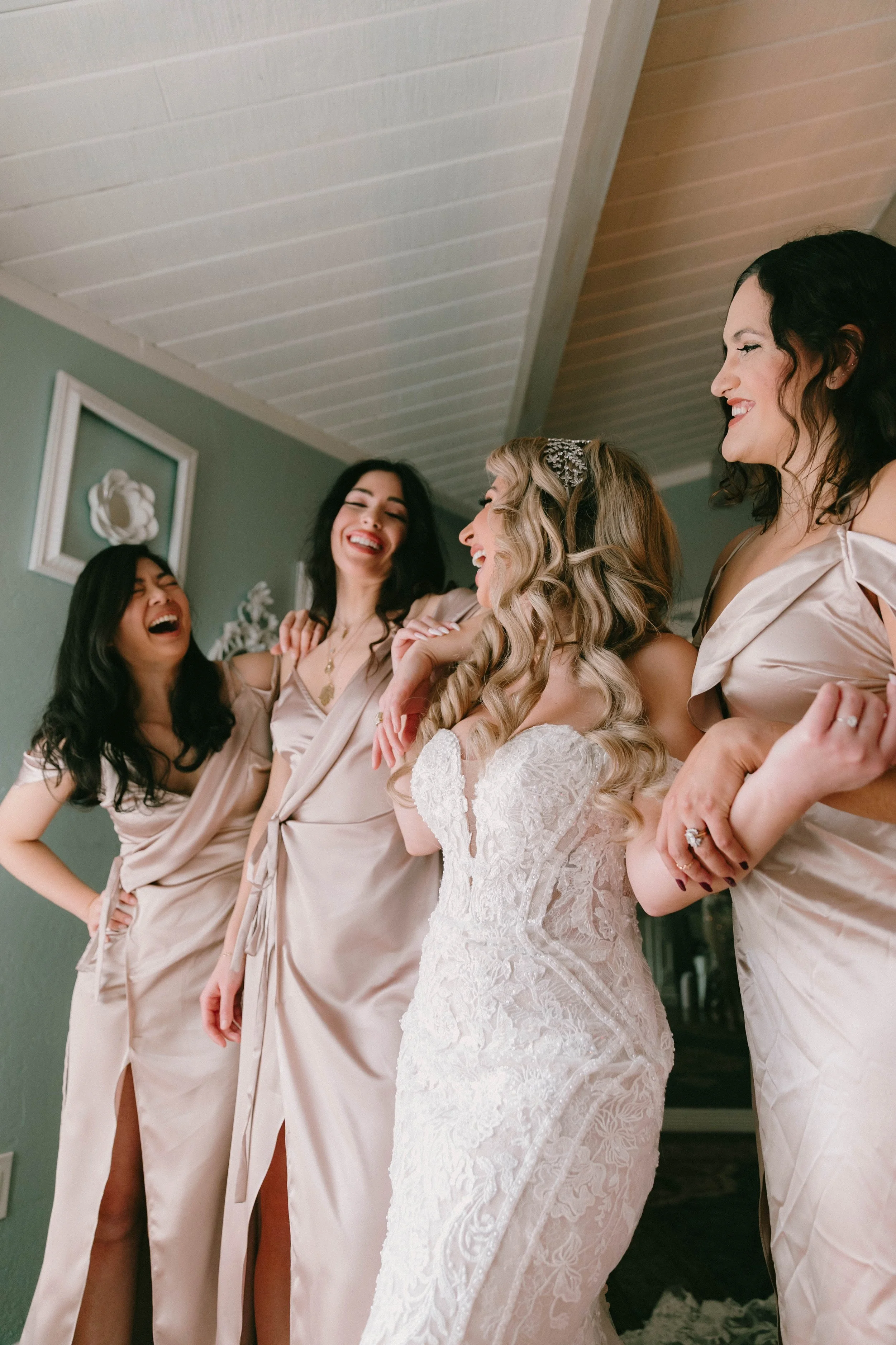 Los Willos wedding in San Diego. Bride smiling with her bridesmaids in her bridal suite. San Diego Wedding Photographer