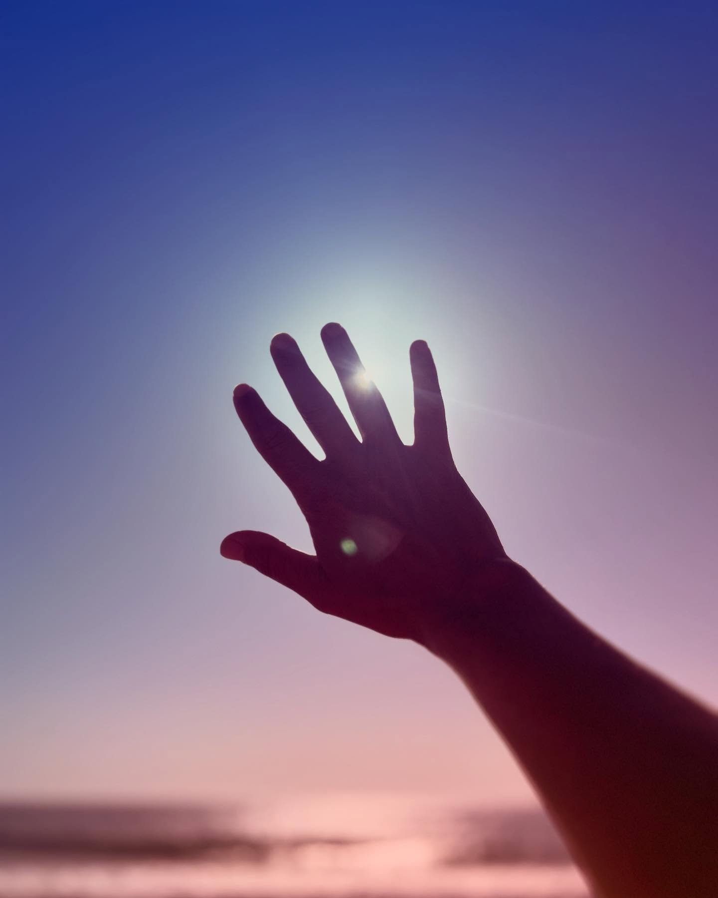 ℝ𝕖𝕟𝕒𝕚𝕥𝕣𝕖
.
.
Le voyage pour rite intiatique. Quelques fois &agrave; travers la br&ucirc;lure du feu comme un Ph&eacute;nix qui viendra toujours rena&icirc;tre de ses cendres. Comme la sensation de dislocation du corps tir&eacute; vers le fond 
