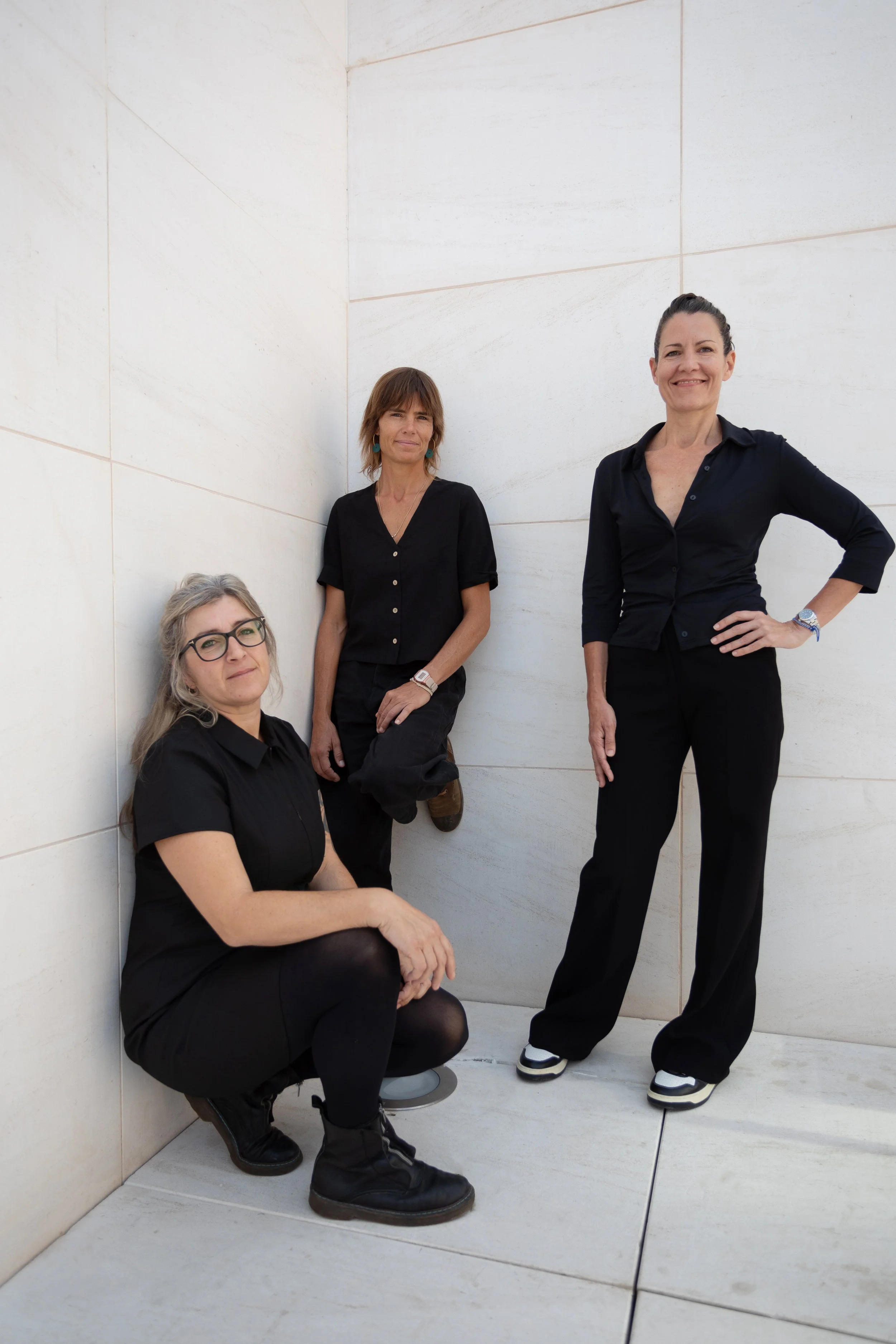 Somos Judit, Julia y Marisa. 3 interioristas y fundadoras de Escabeche Studio.