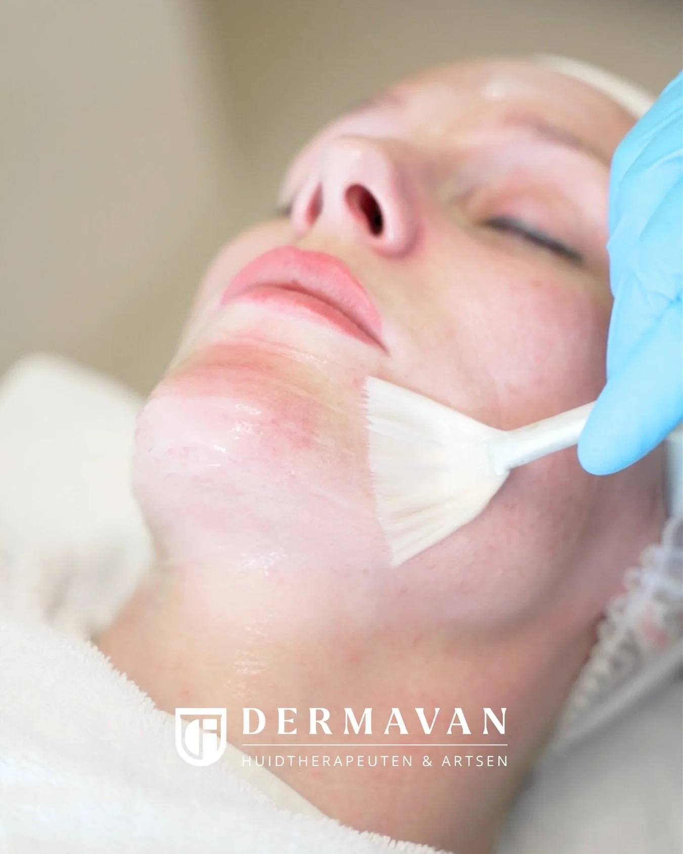 🇬🇧✨ Review time!
“I am really glad that I went to this clinic. This was my first microneedling experience, and I have sensitive skin. But Sarah explained to me everything — what my skin needs, and what to expect. She took enough time to