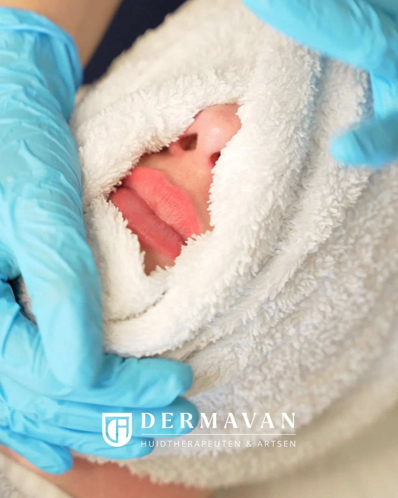 🇳🇱 ✨ Review time! ✨
Hele fijne huidtherapeute! Tijdens de intake kreeg ik eerlijk en open advies, en na de peelingbehandeling ook tips voor de juiste thuisverzorging. Mooie, rustige huidtherapeutische praktijk op een fijne locatie in Haarlem-Zuid.