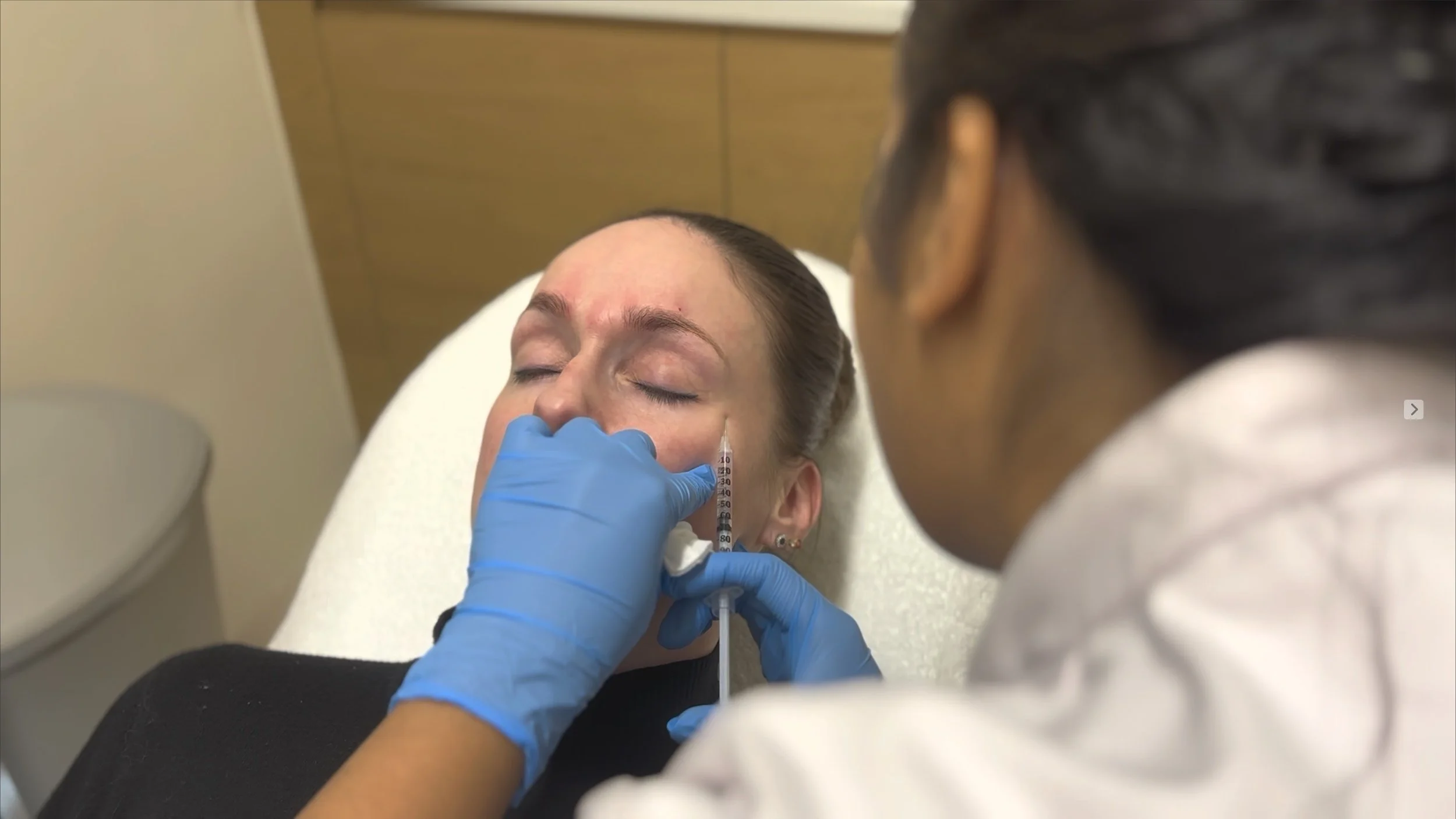 <img src="botox.jpg" alt="Botox behandeling door Dr. Parisa, ervaren cosmetisch arts KNMG, bij Dermavan kliniek in Haarlem-Zuid">