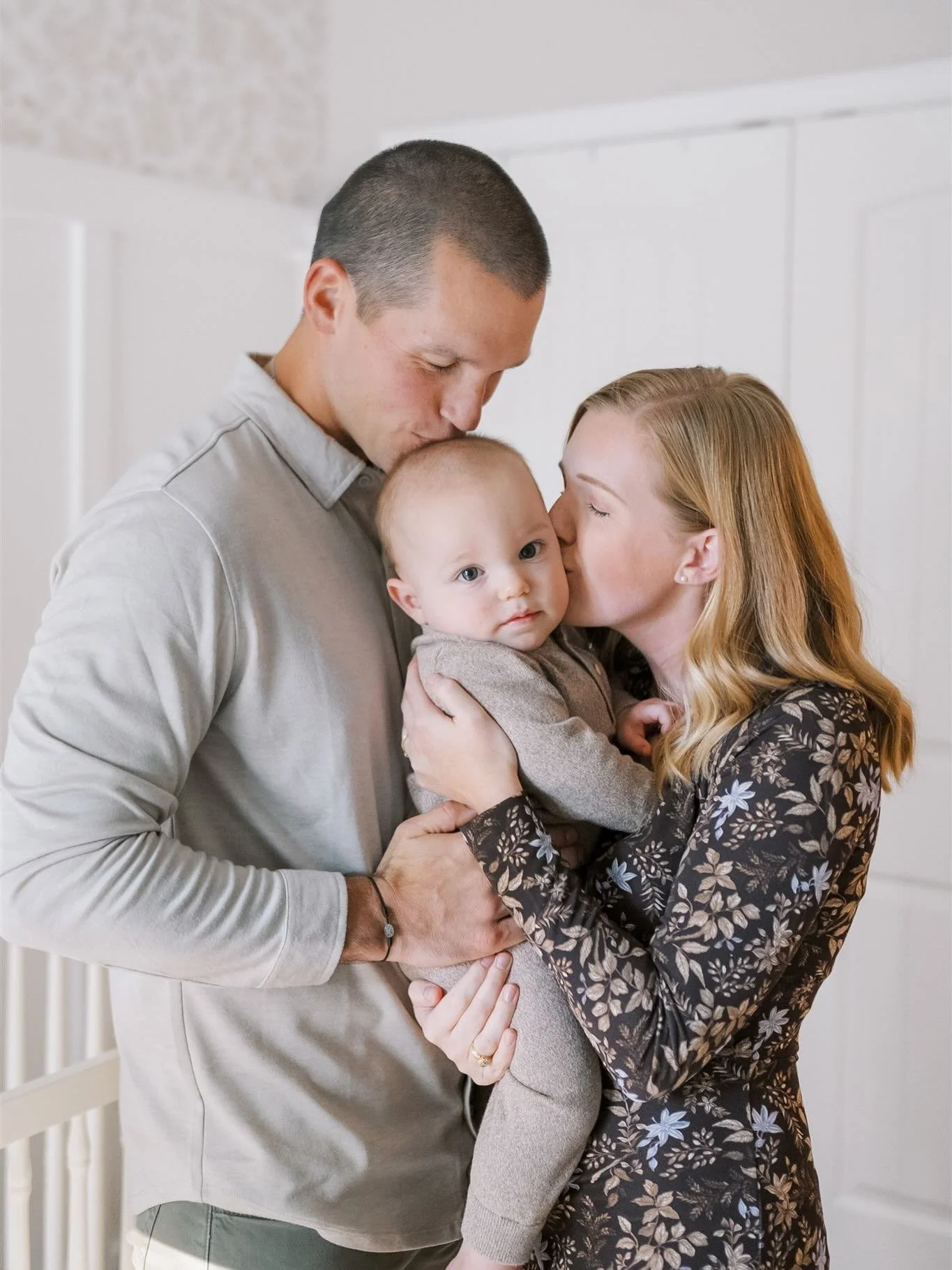 The sweetest in-home one year old session 🥹 ended with some cake and bubble bath 🫶🏼