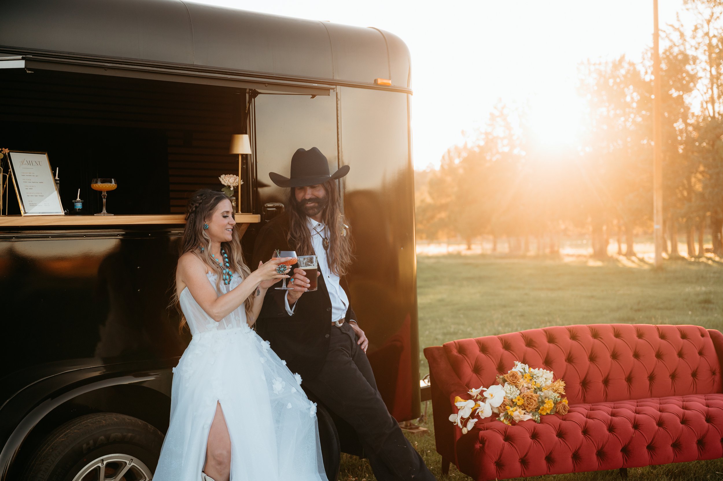 What to Know About Hiring a Mobile Bar for Your Wedding or Event