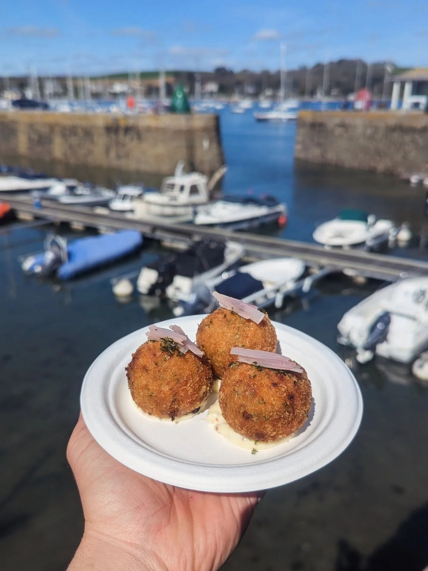 Ahoy! Croquettes in the sun, of the kipper and bacon variety. Fine fodder with a pint from @thefrontfal 

It's our first day back open today and it's mightily glorious to be back on the quay in fine weather. And with @whipped_cornwall as a neighbour.