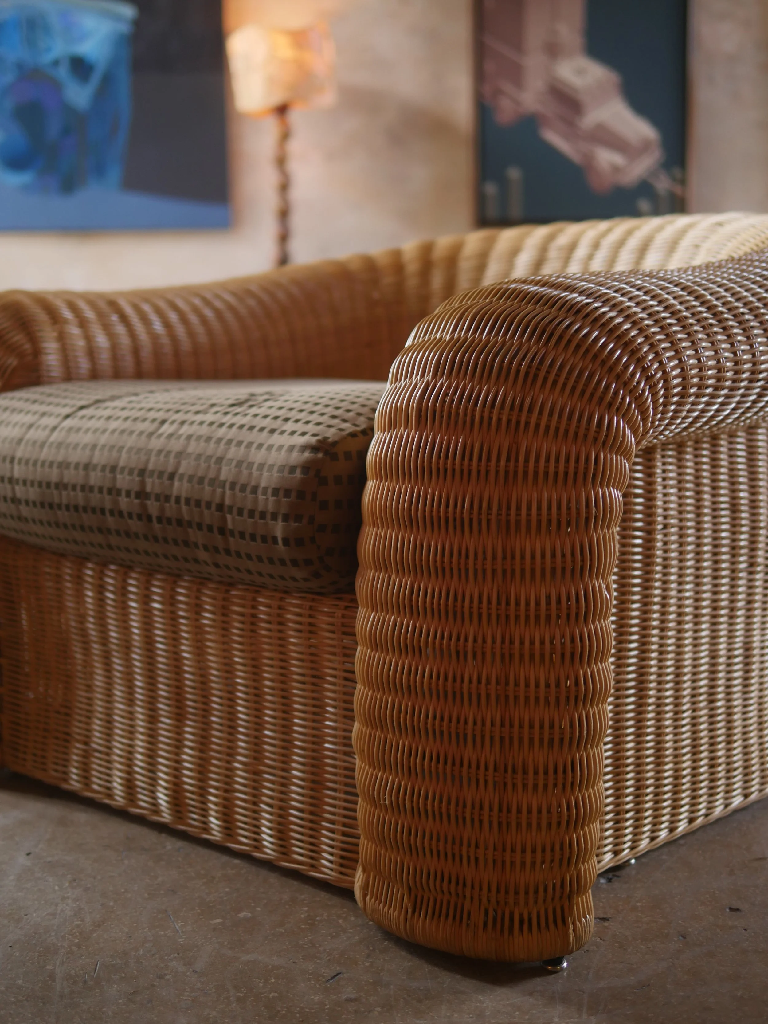 A_Cover_Preview_Rattan_Chair_Right_Arm_Close.JPG