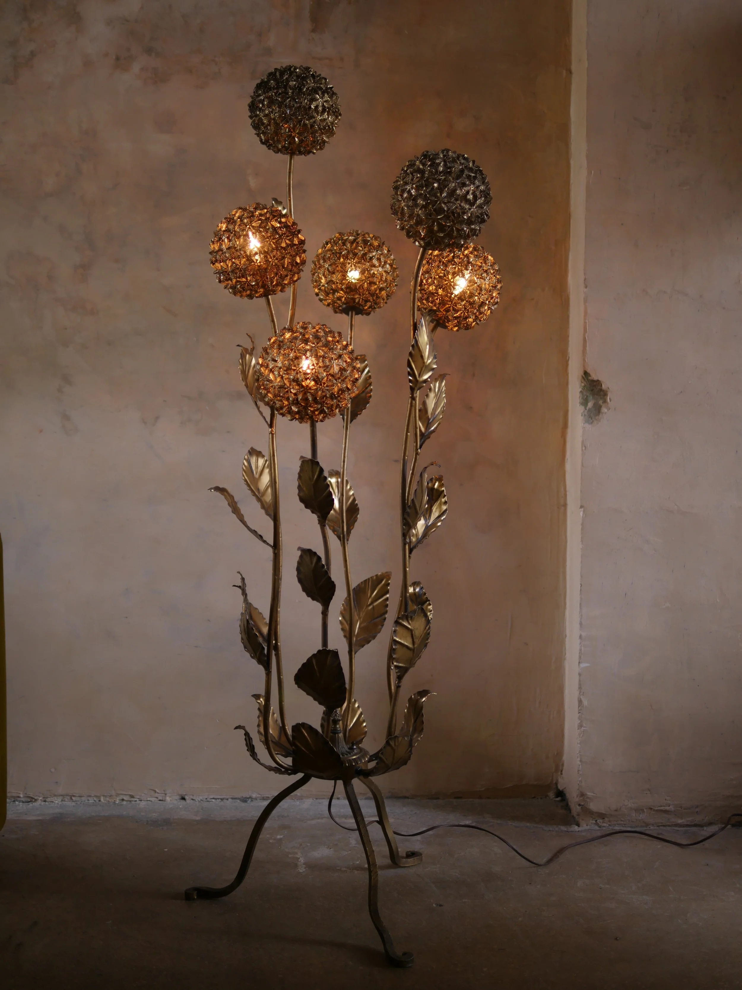 A_Cover_Italian_Hydrangea_Floor_Lamp_Four_Lights.JPG