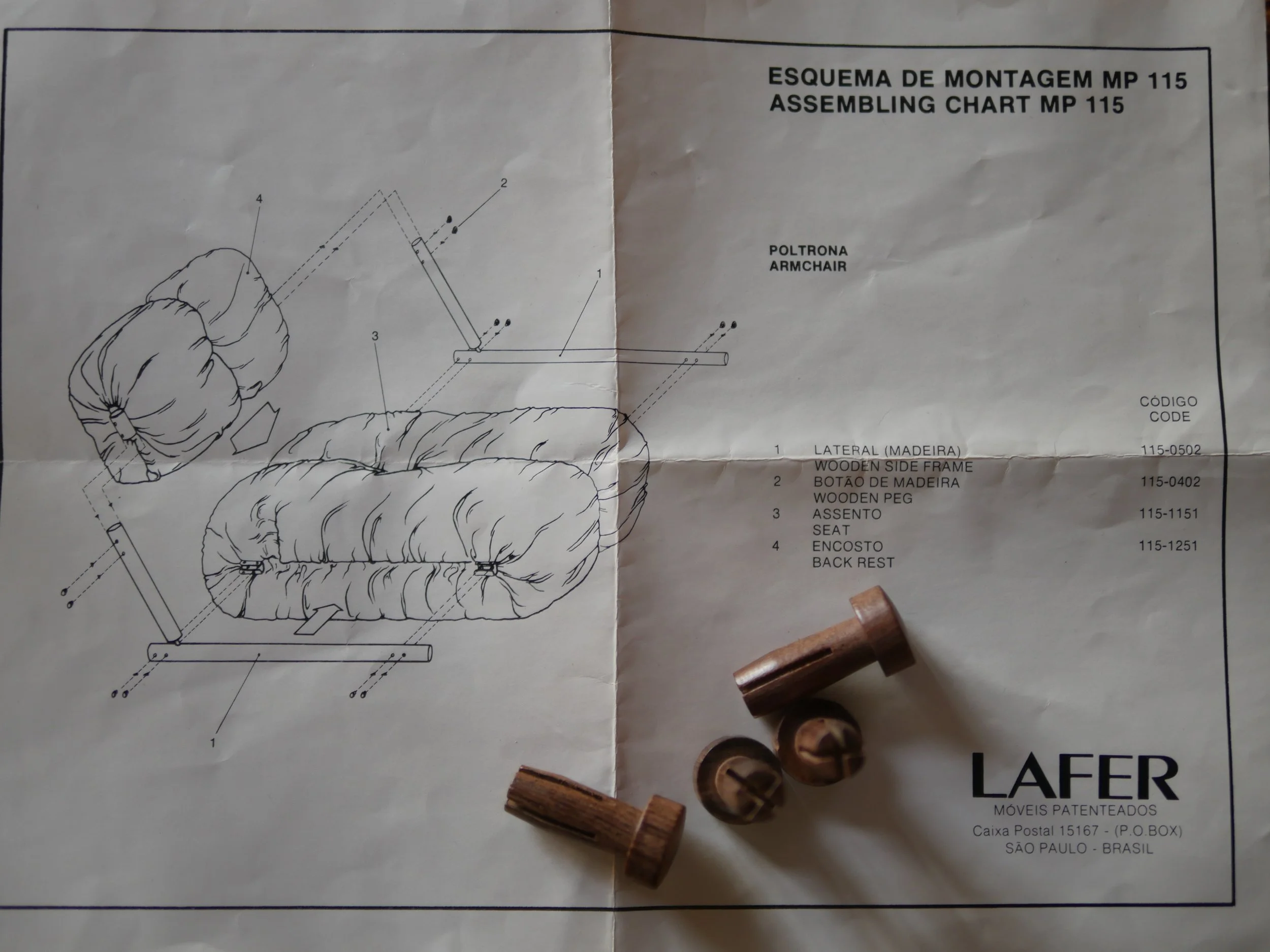 Original 1970s Percival Lafer MP-115 lounge chair assembly guide illustrating the Brazilian designer’s construction and signature leather seating design.