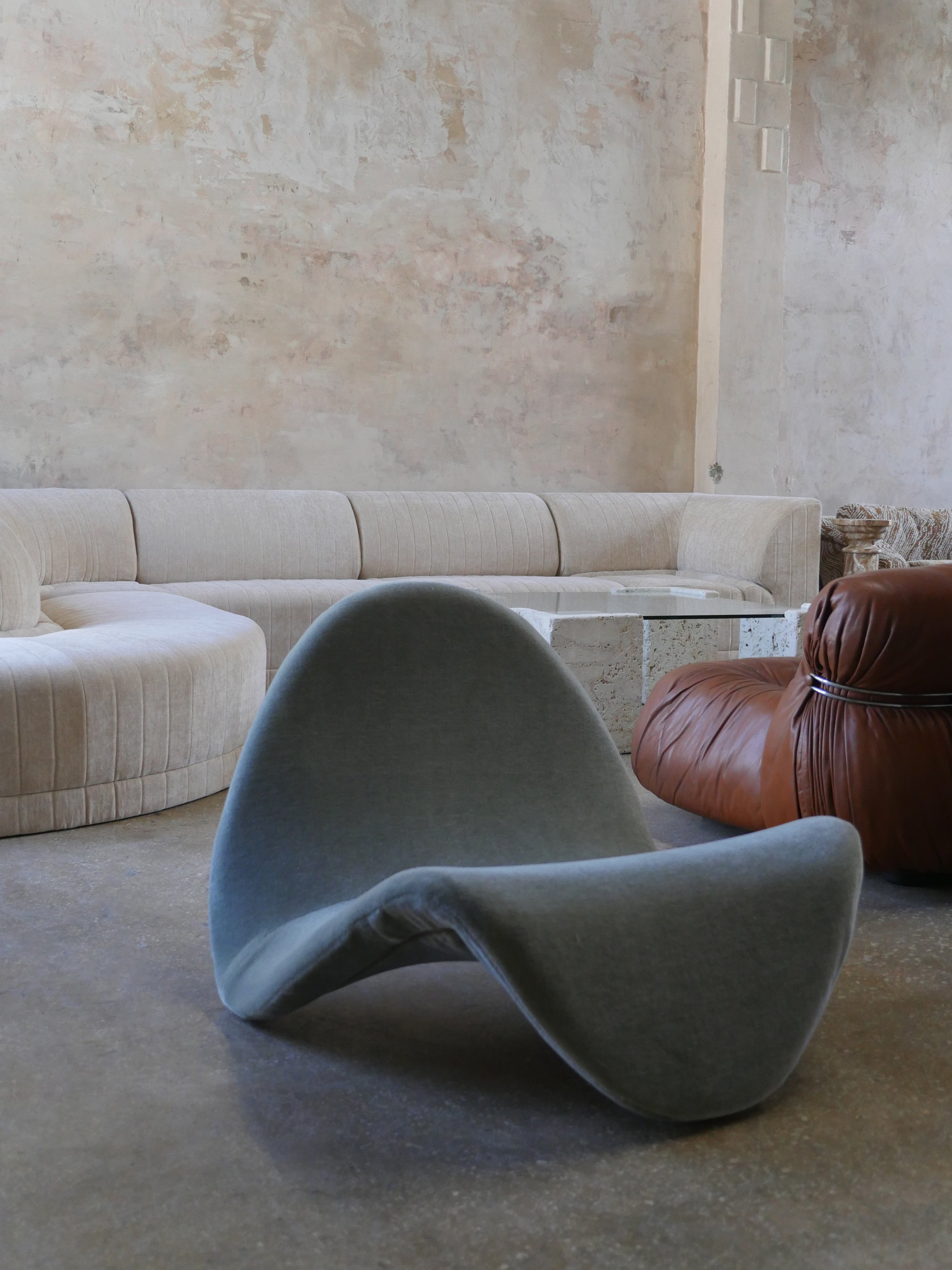 A_Cover_Pierre_Paulin_Tongue_Chair4.jpg