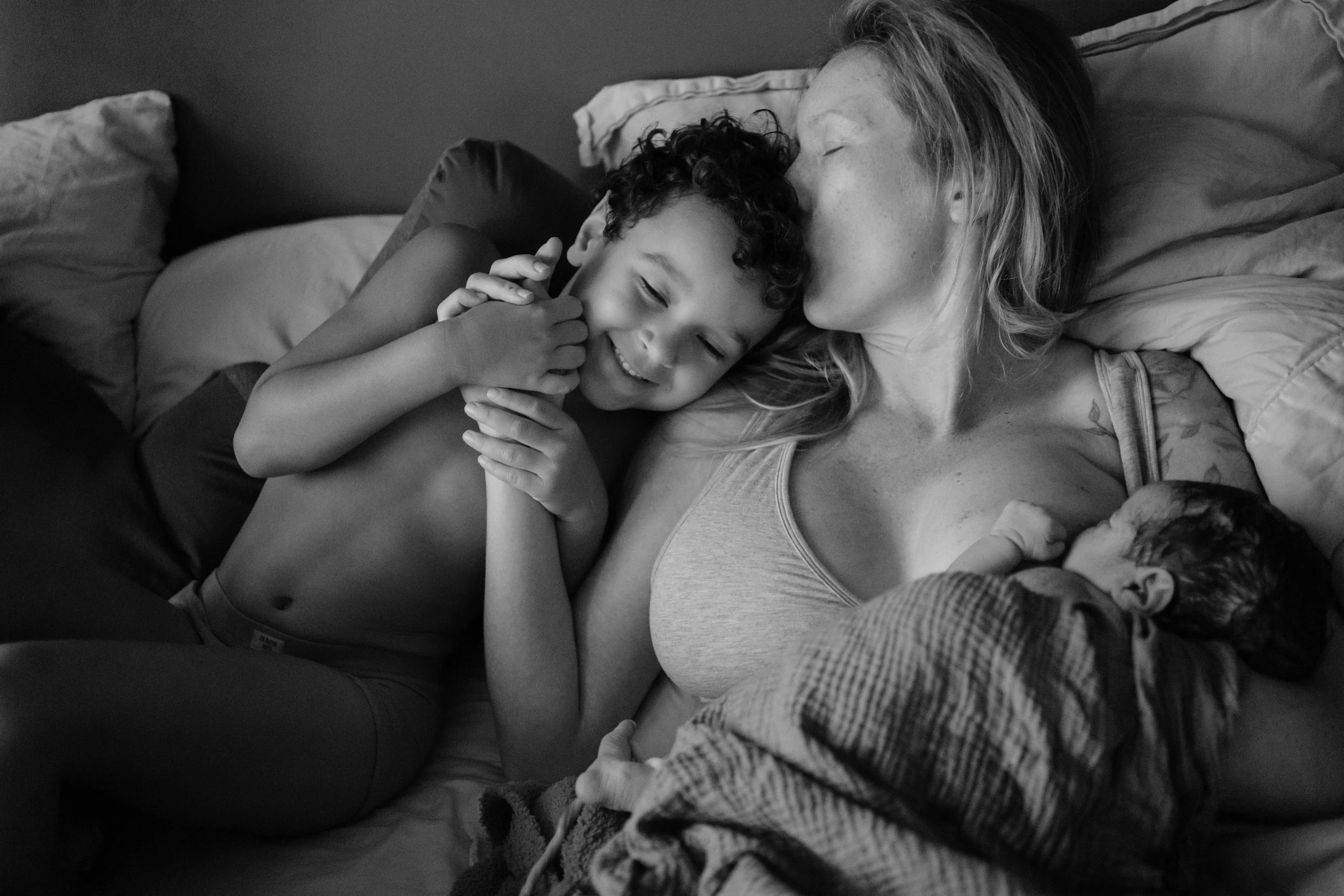 A_Cover_Melissa_Arlo_Kiss_BW.jpg