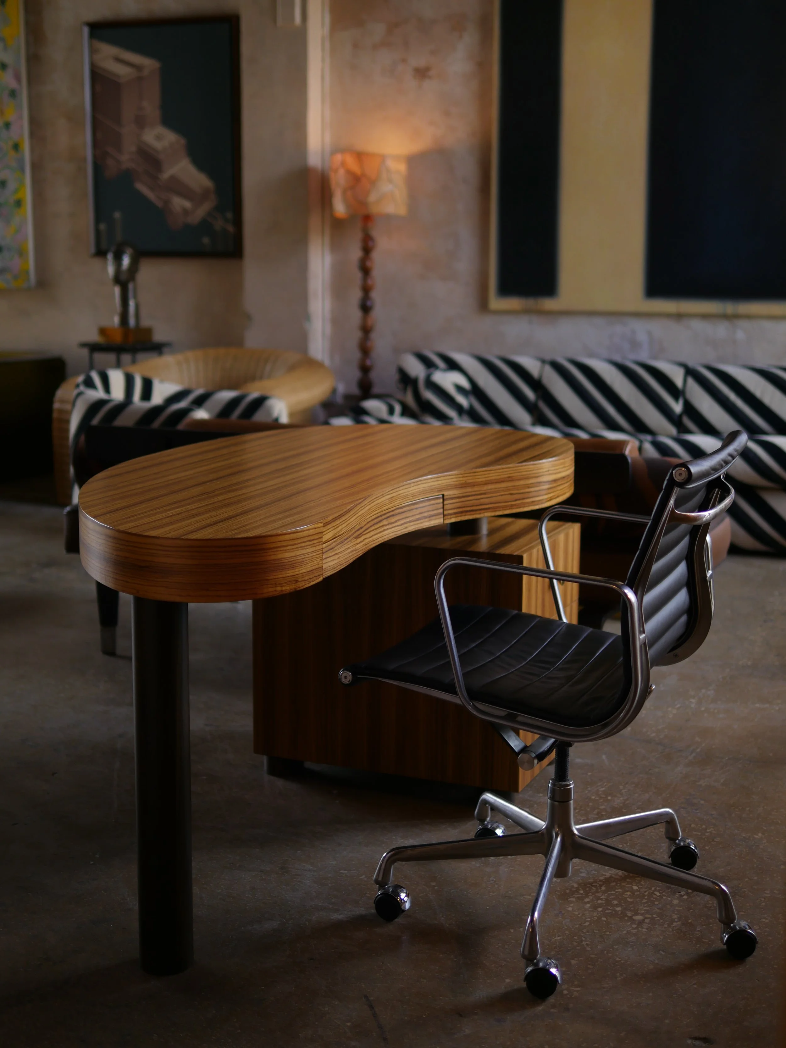 A_Cover_Zebra_Desk_Herman_Miller_Chair.JPG