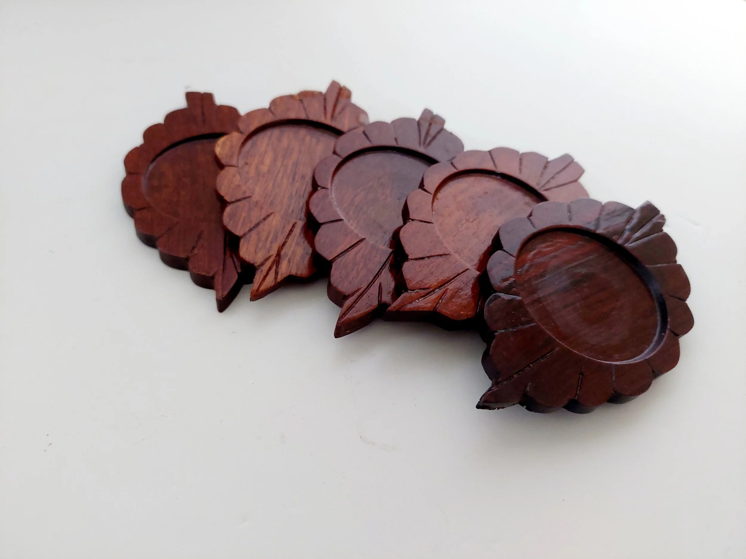 Wooden coasters, 5 pieces, leaf shaped (#267)
