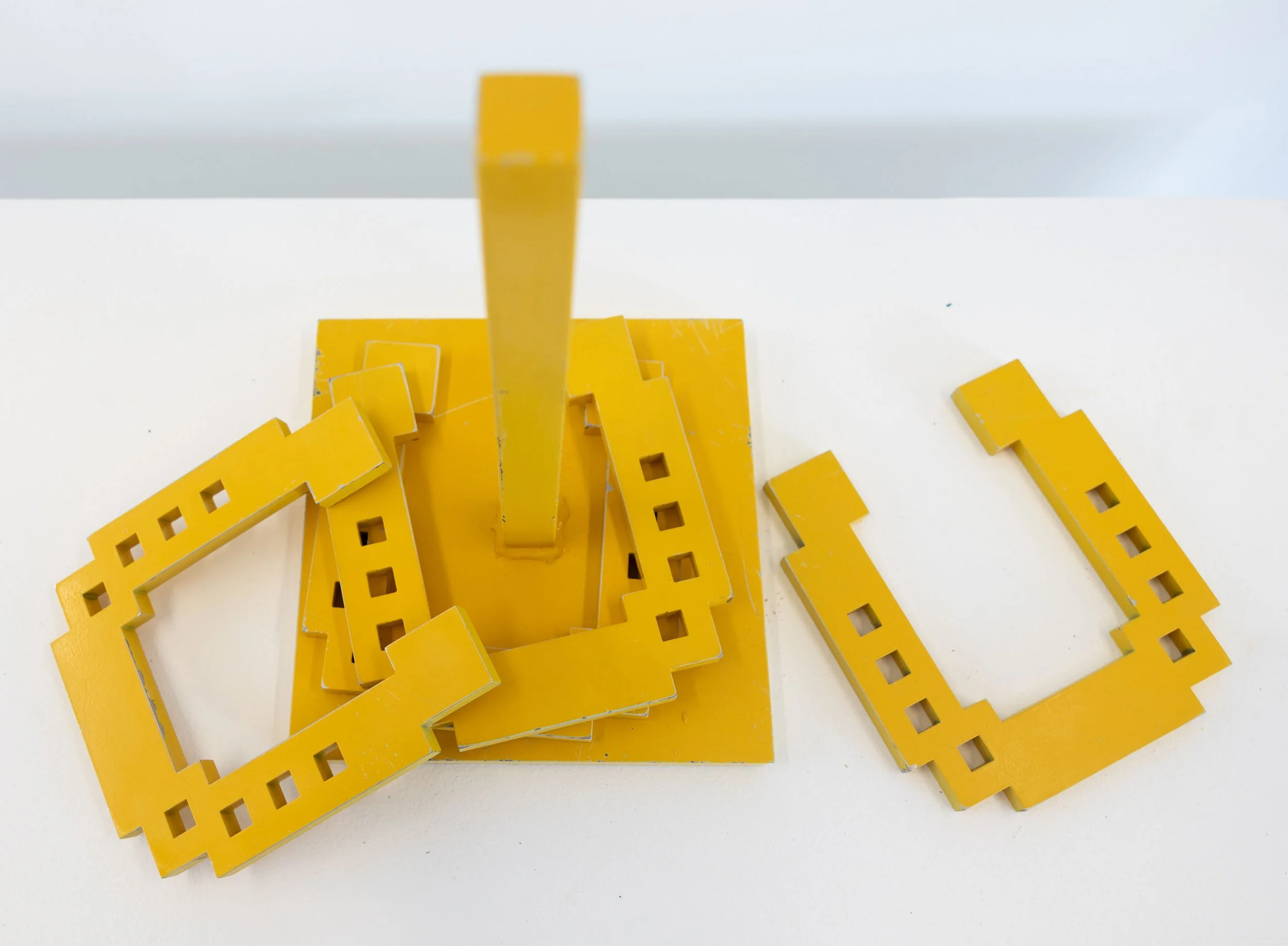 Horse Shoes + Stake (yellow)_Top.jpg