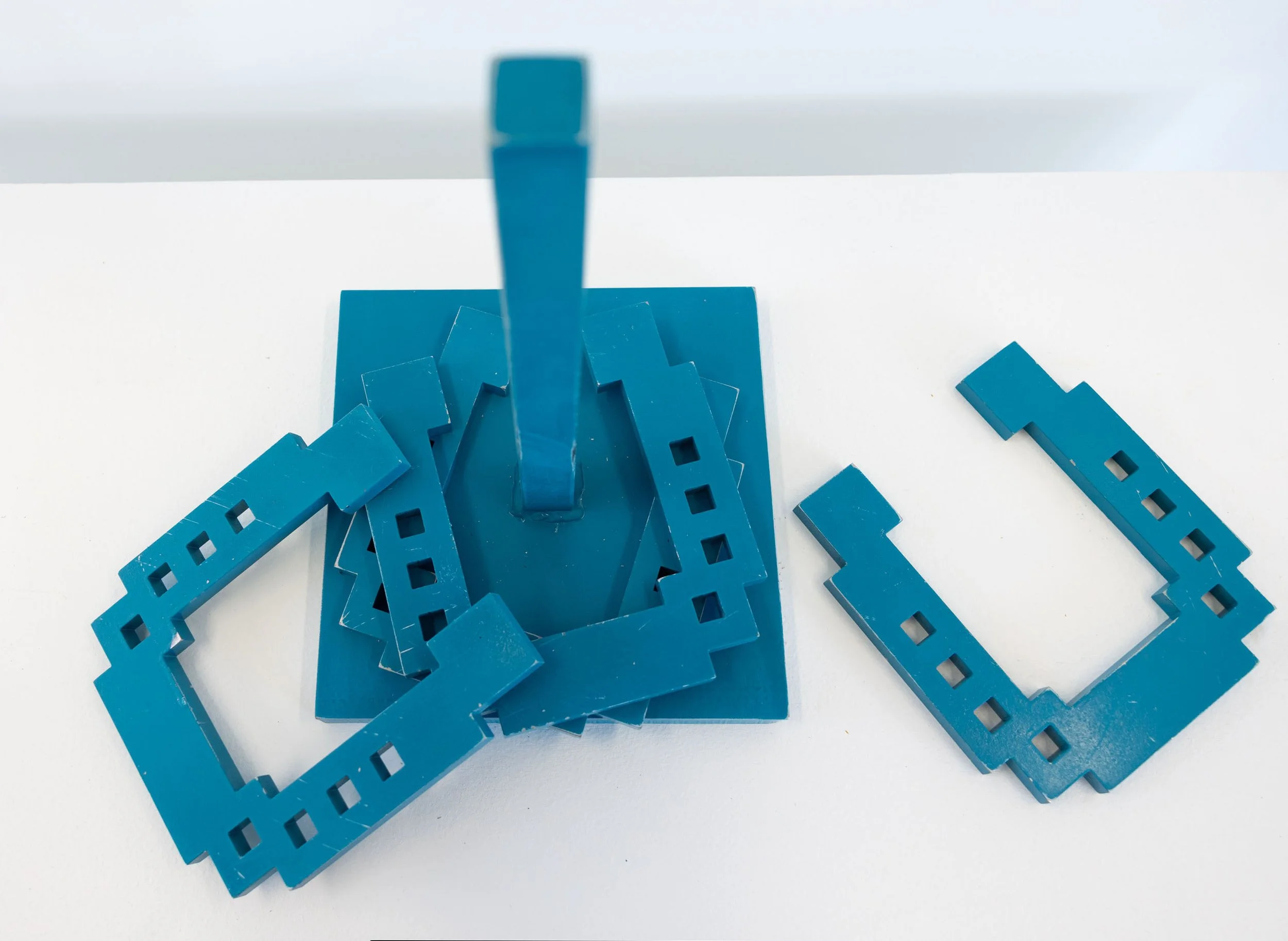 Horse Shoes + Stake (turquoise)_Top.jpg