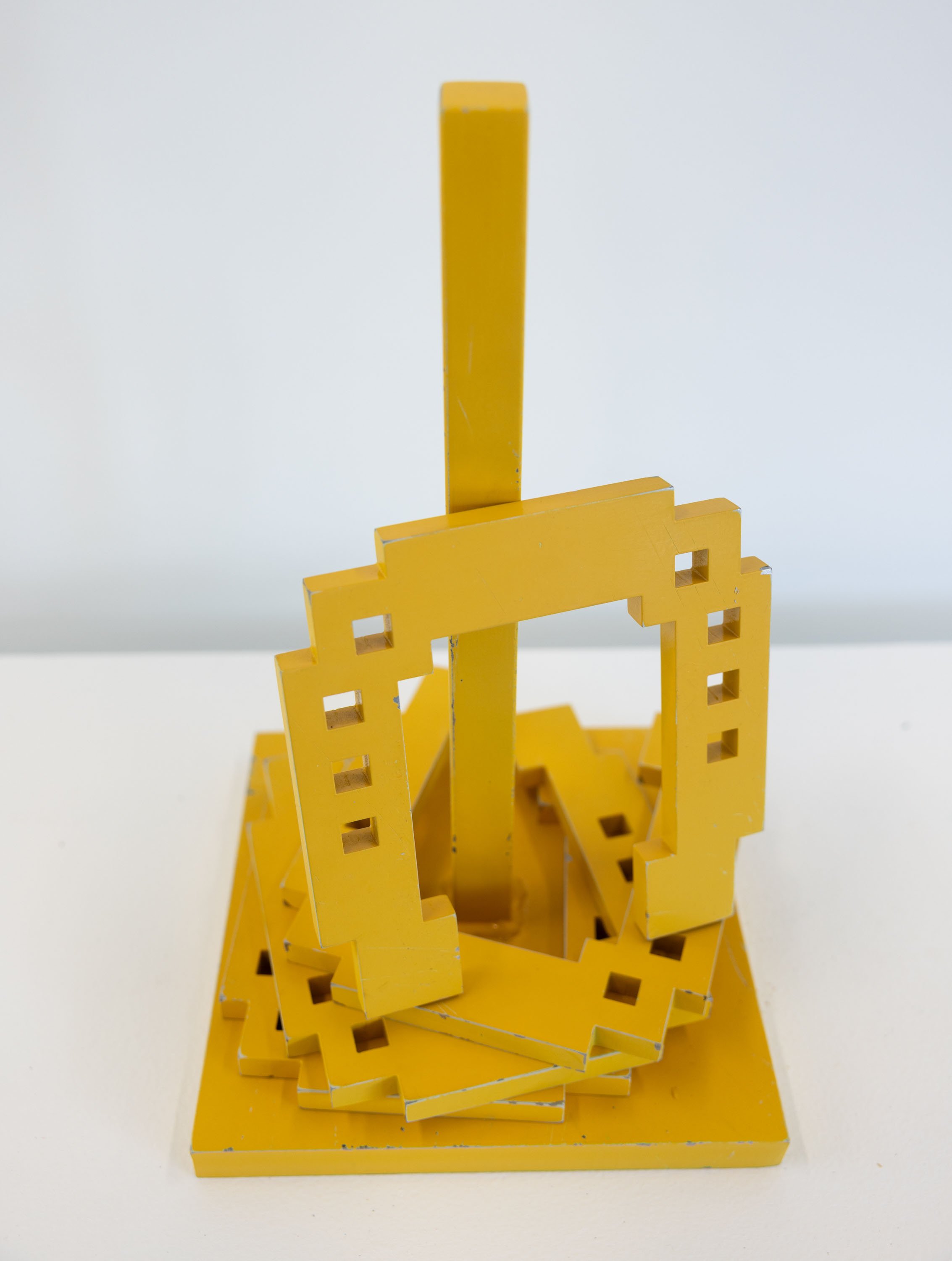 Horse Shoes + Stake (yellow)_Detail 1.jpg