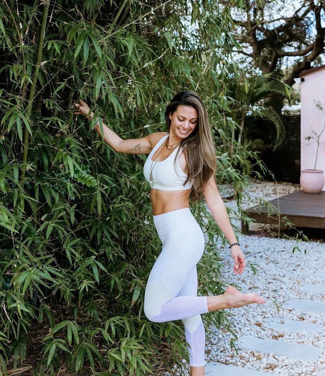 🌿 Teacher Spotlight: Get to Know Emmy! 🌿

How would you describe your teaching style?
🌹
I&rsquo;d say my teaching style threads in mindfulness and embodiment practices. 

What has yoga taught you beyond the mat?
🌹 
One of the biggest lessons Ive 